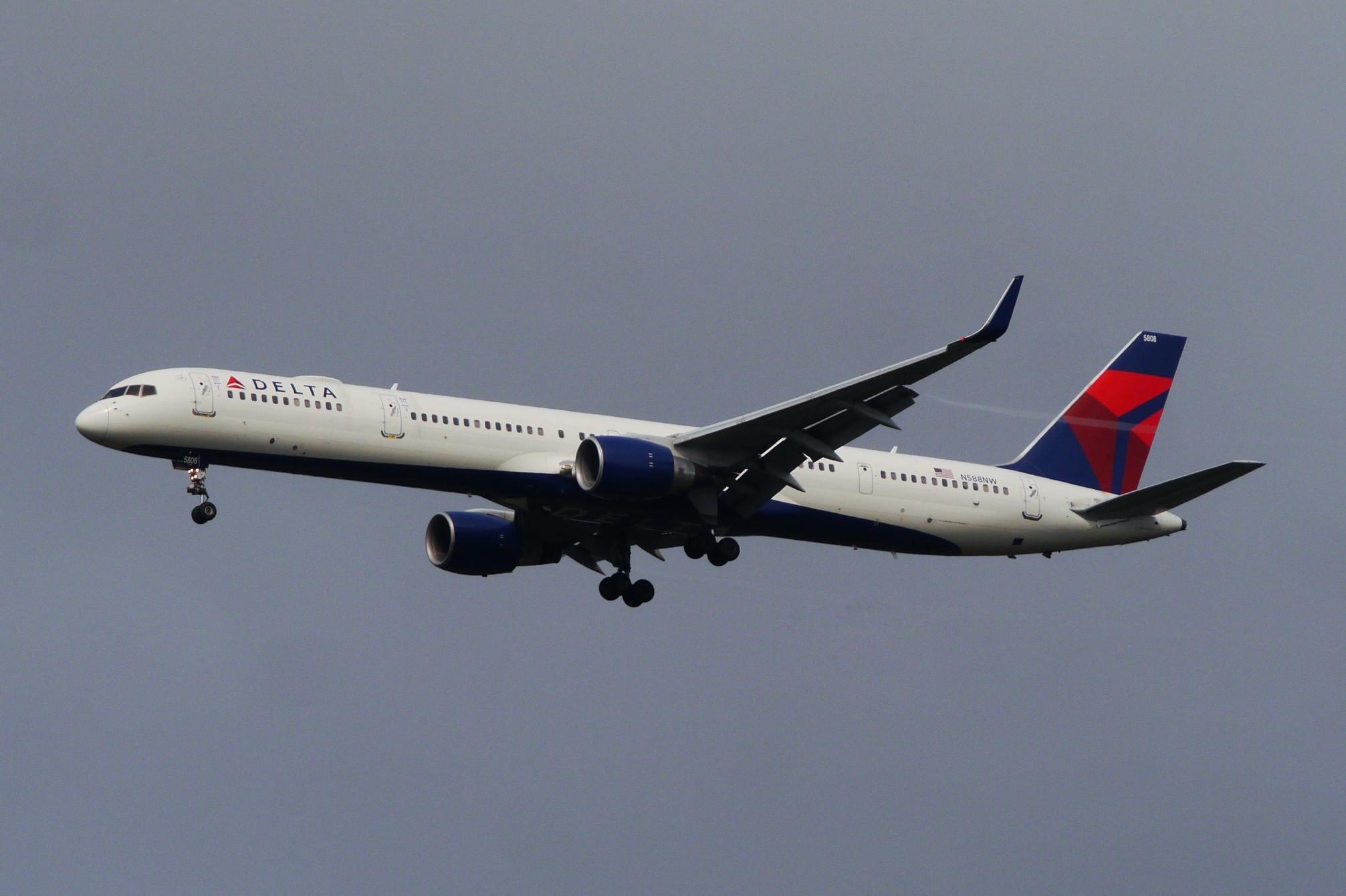 Full size: Delta Airlines Boeing 757-300 N588NW at Seattle-Tacoma International Airport