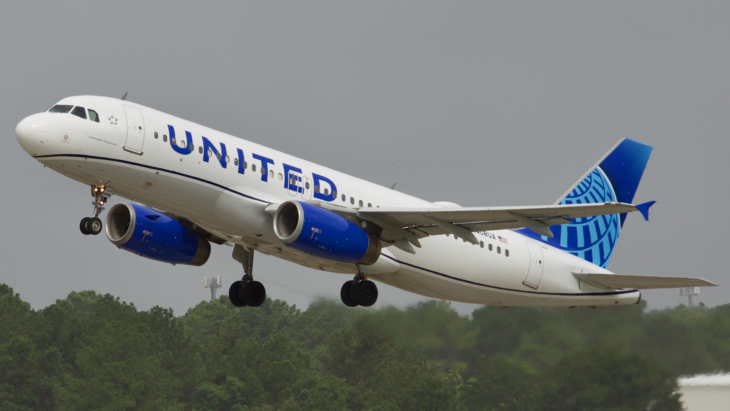 Full size: United Airlines Airbus A320 N408UA at Houston-George Bush Intercontinental Airport