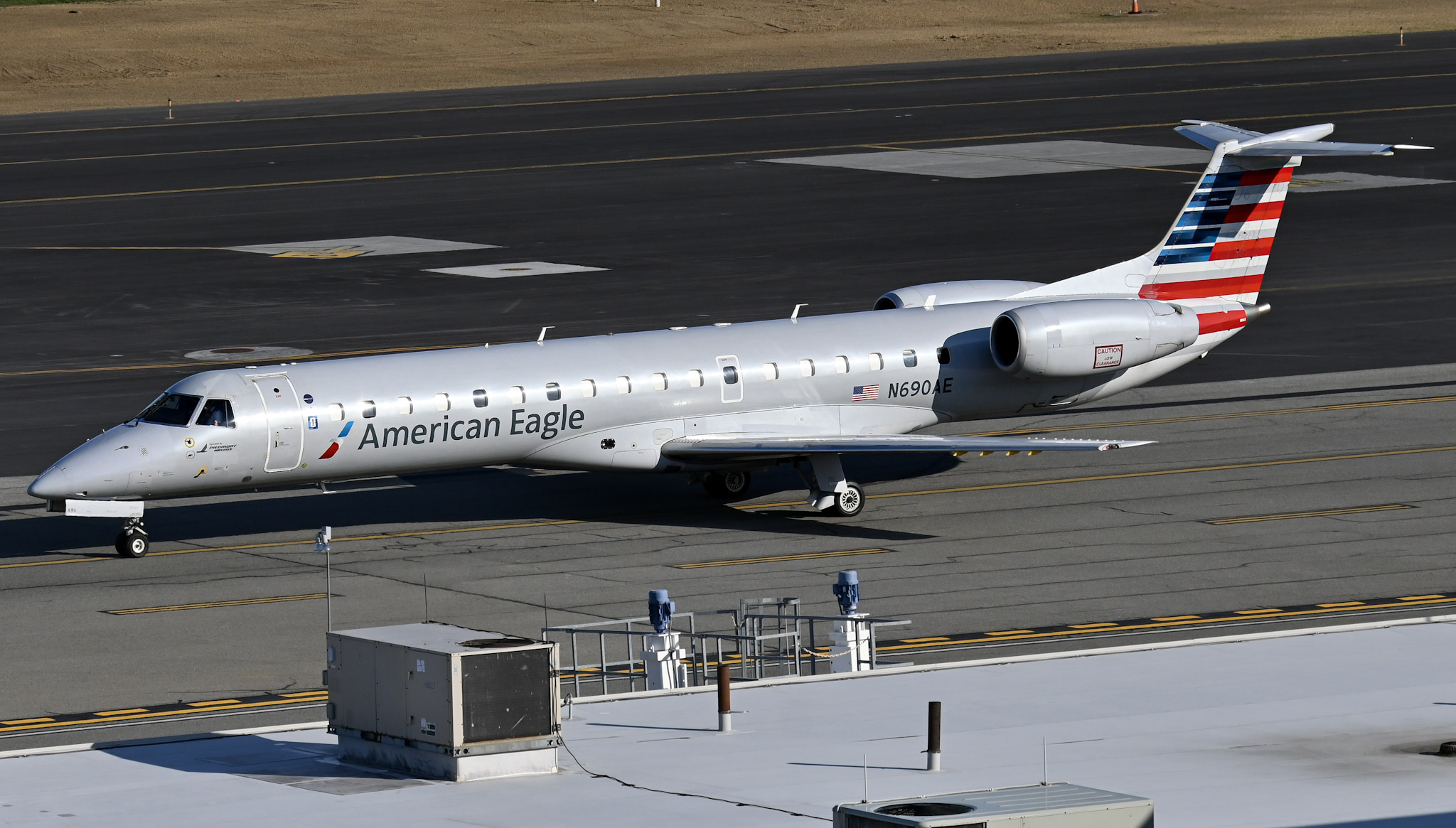 Full size: Piedmont Airlines Embraer ERJ145 N690AE at Theodore Francis Green State Airport
