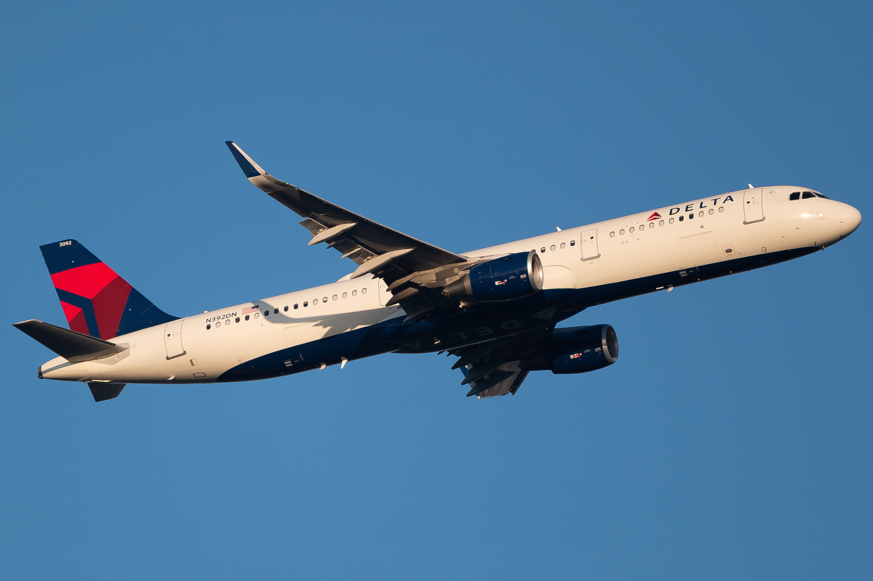 Full size: Delta Airlines Airbus A321-200 N392DN at Orlando International Airport
