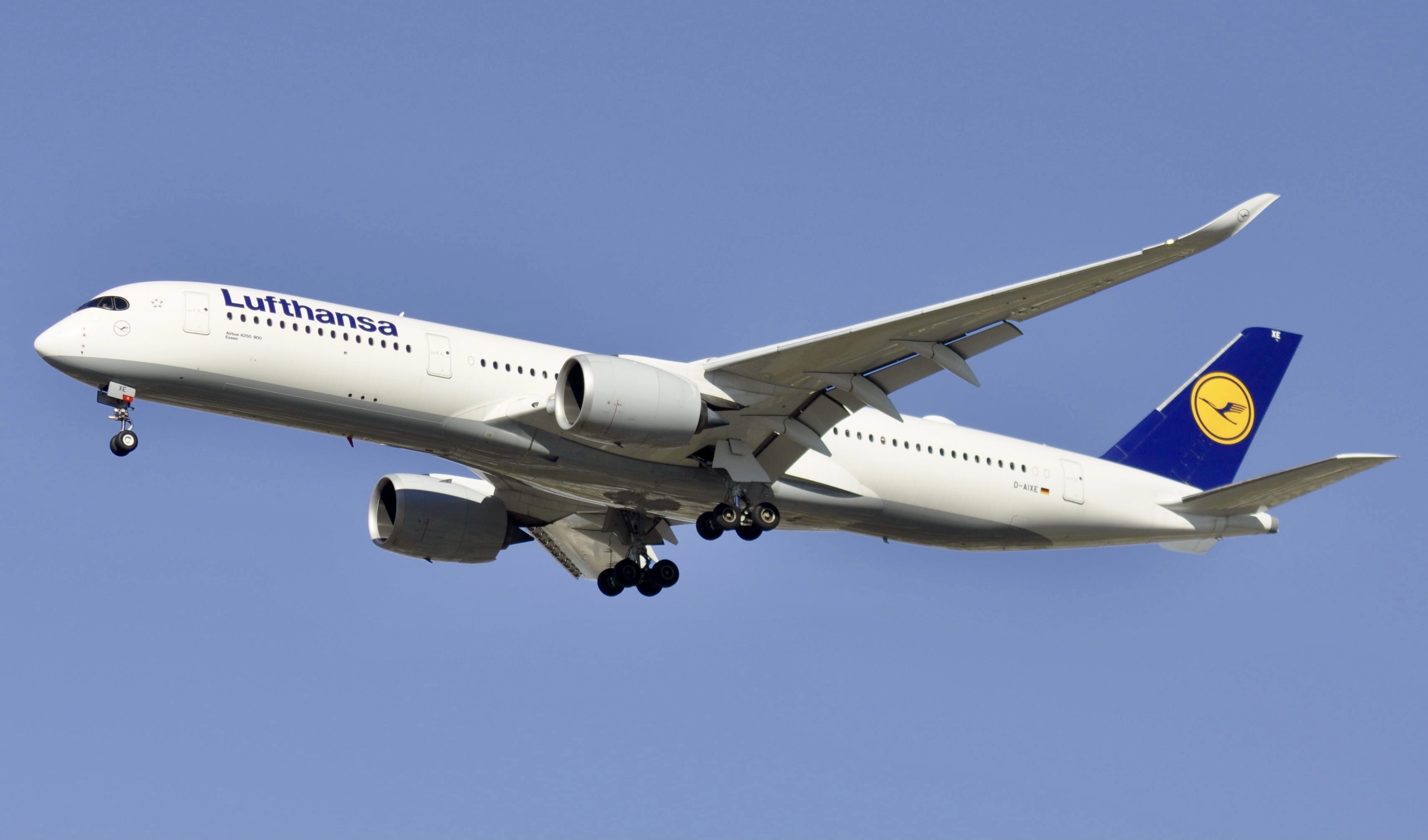 Full size: Lufthansa Airbus A350-900 D-AIXE at Chicago O'Hare International Airport