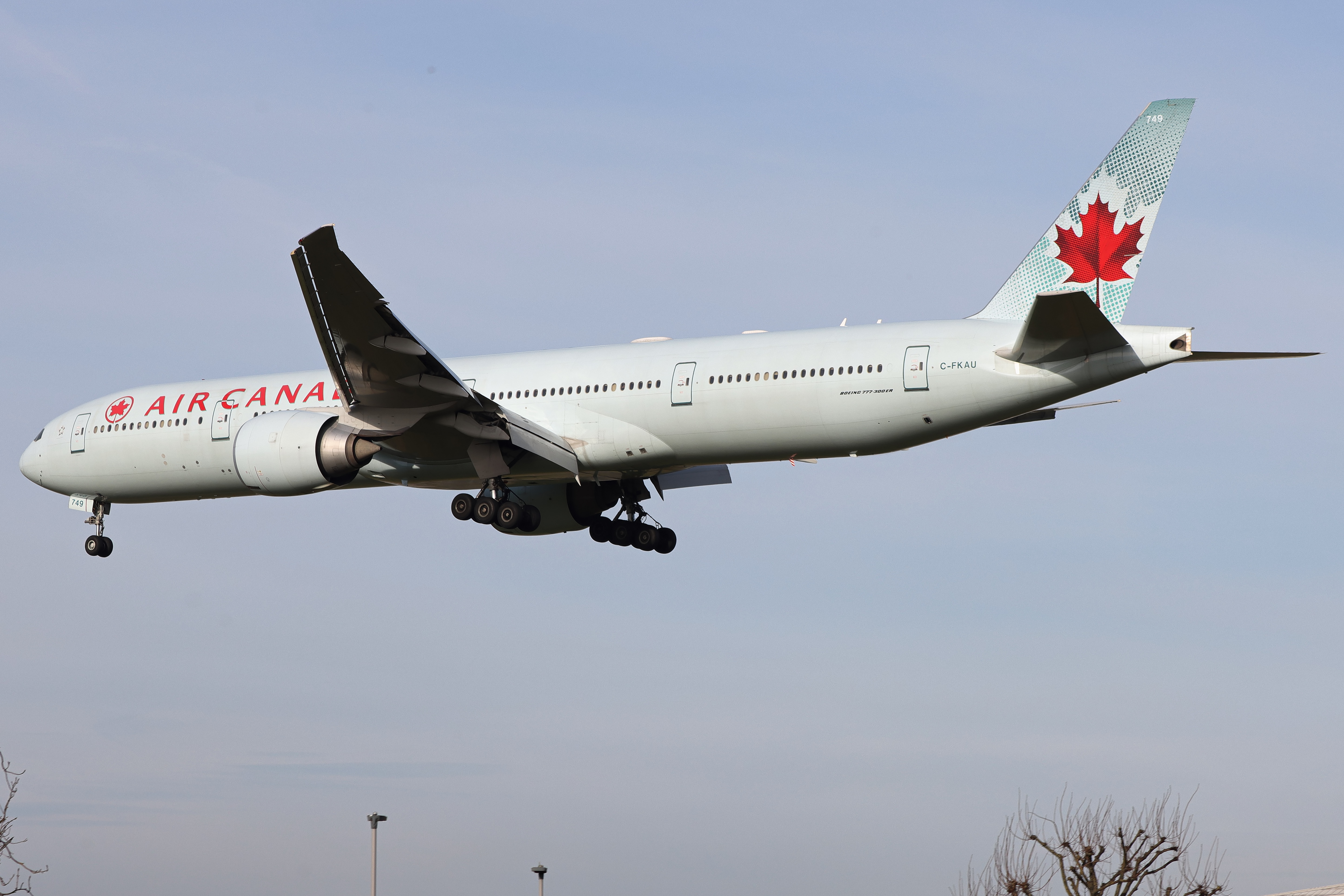 Full size: Air Canada Boeing 777-300ER C-FKAU at London Heathrow International Airport