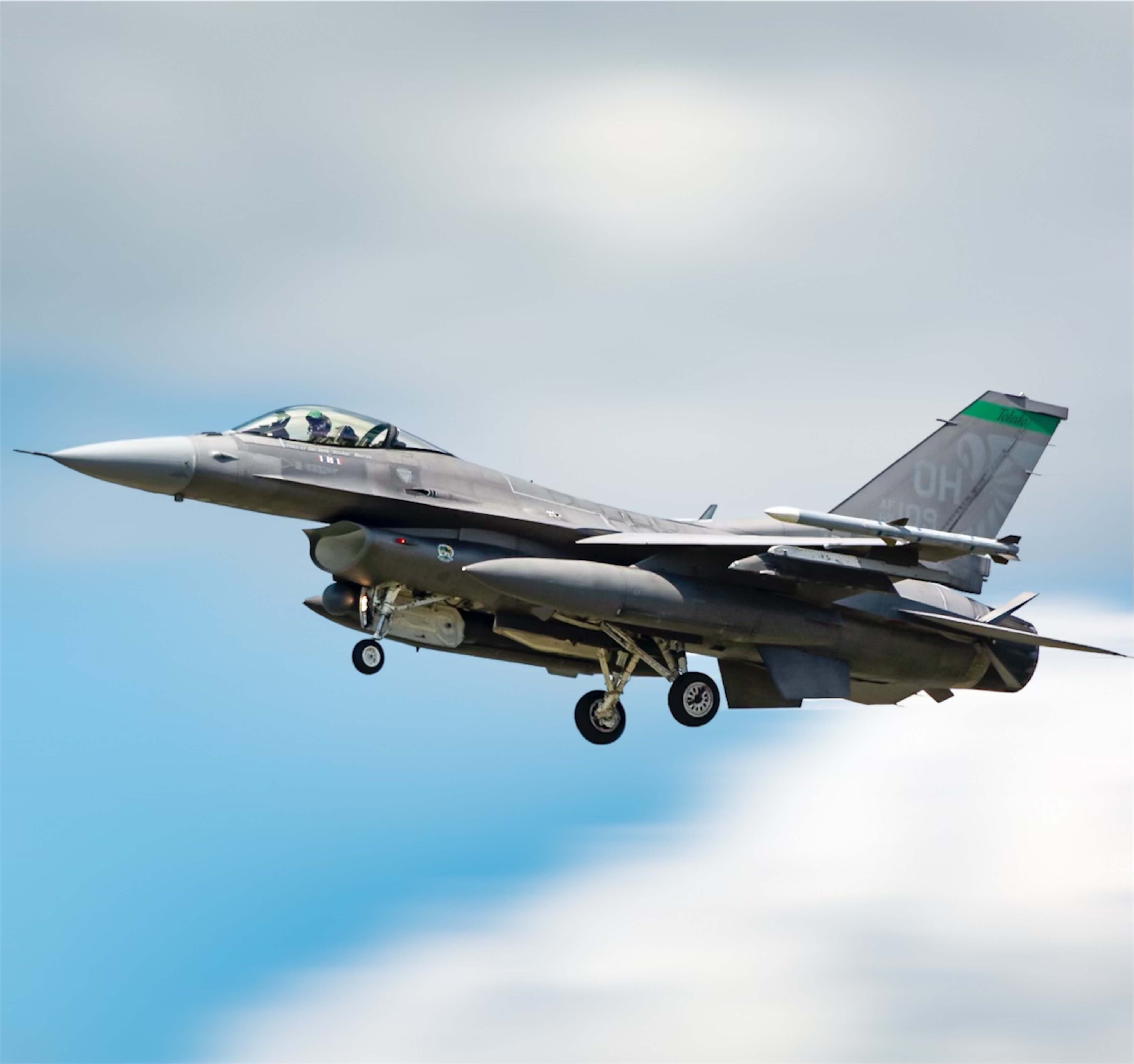 Full size: USAF - United States Air Force General Dynamics F-16 Fighting Falcon 89-2109 at Toledo Express Airport