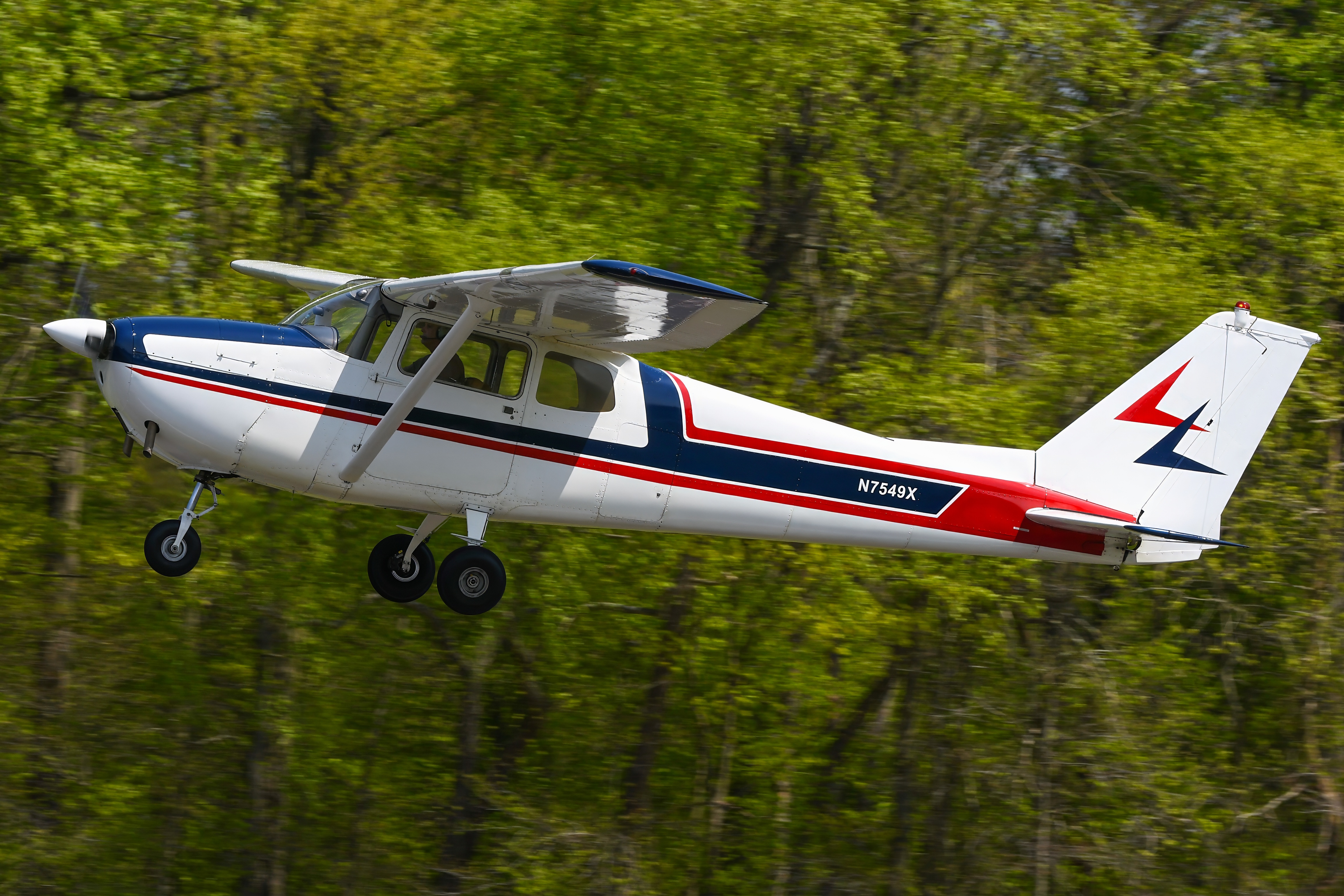Full size: PRIVATE Cessna 172B N7549X at Flying W Airport