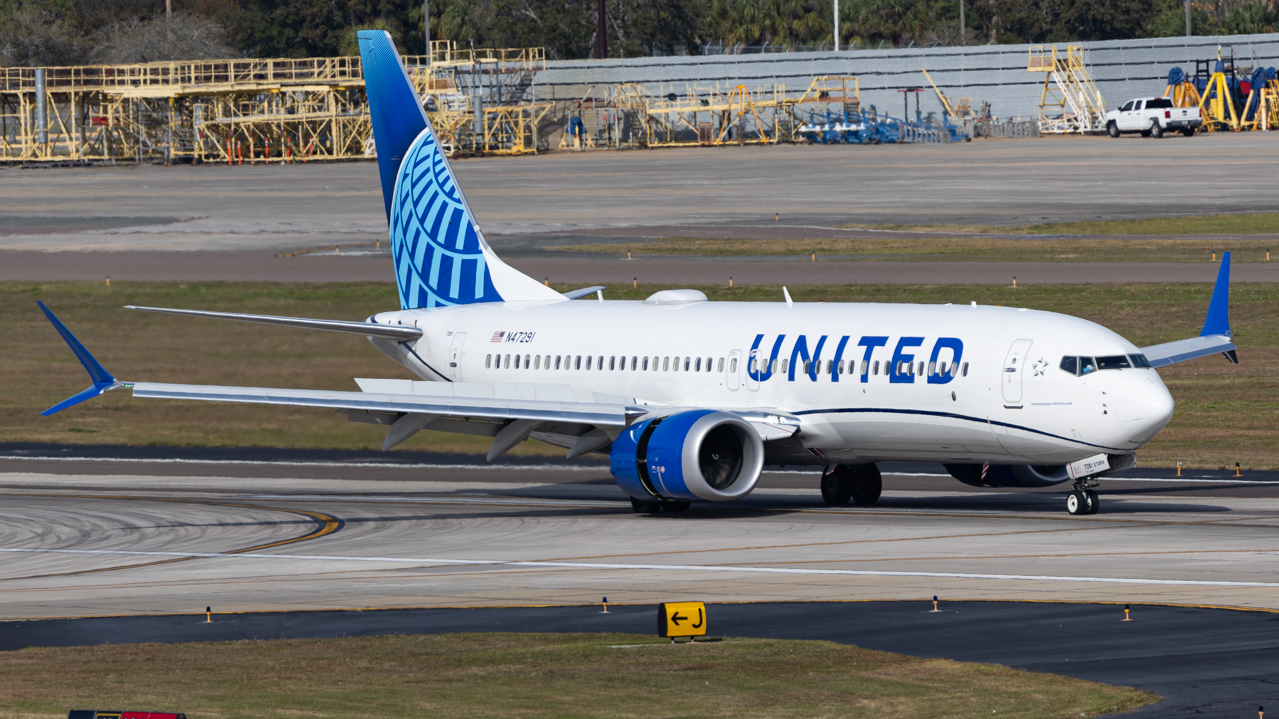 Full size: United Airlines Boeing 737 MAX 8 N47291 at Tampa International Airport