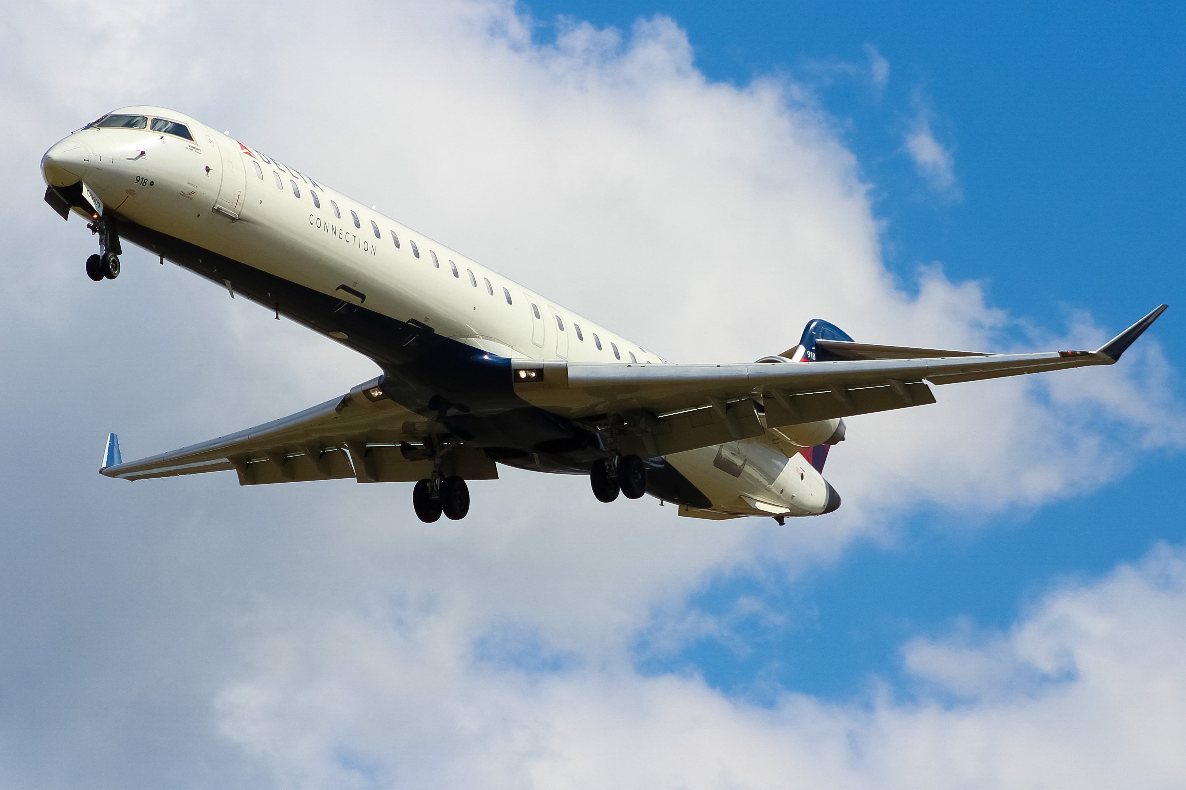 Full size: Delta Connection Mitsubishi CRJ-900 N918XJ at Cincinnati/Northern Kentucky International Airport