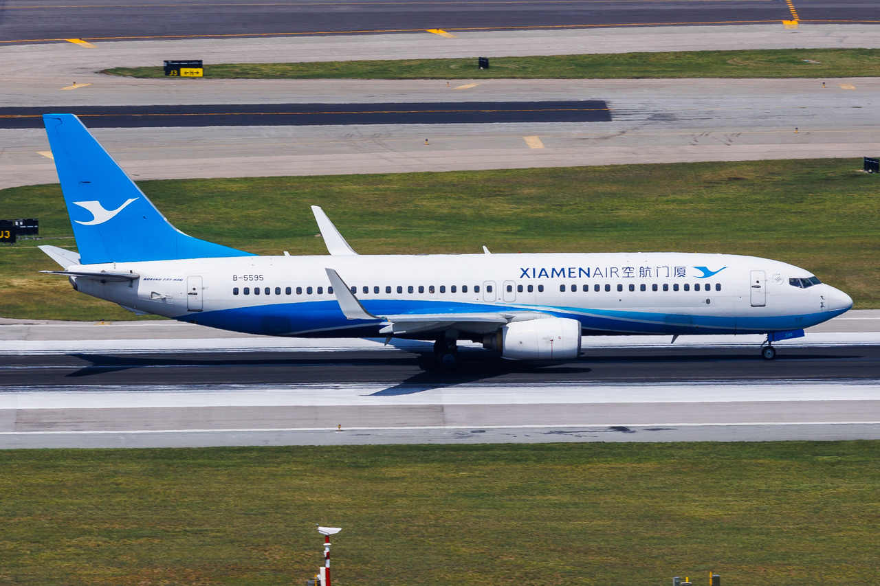Full size: Xiamen Air Boeing 737-800 B-5595 at Hong Kong International Airport