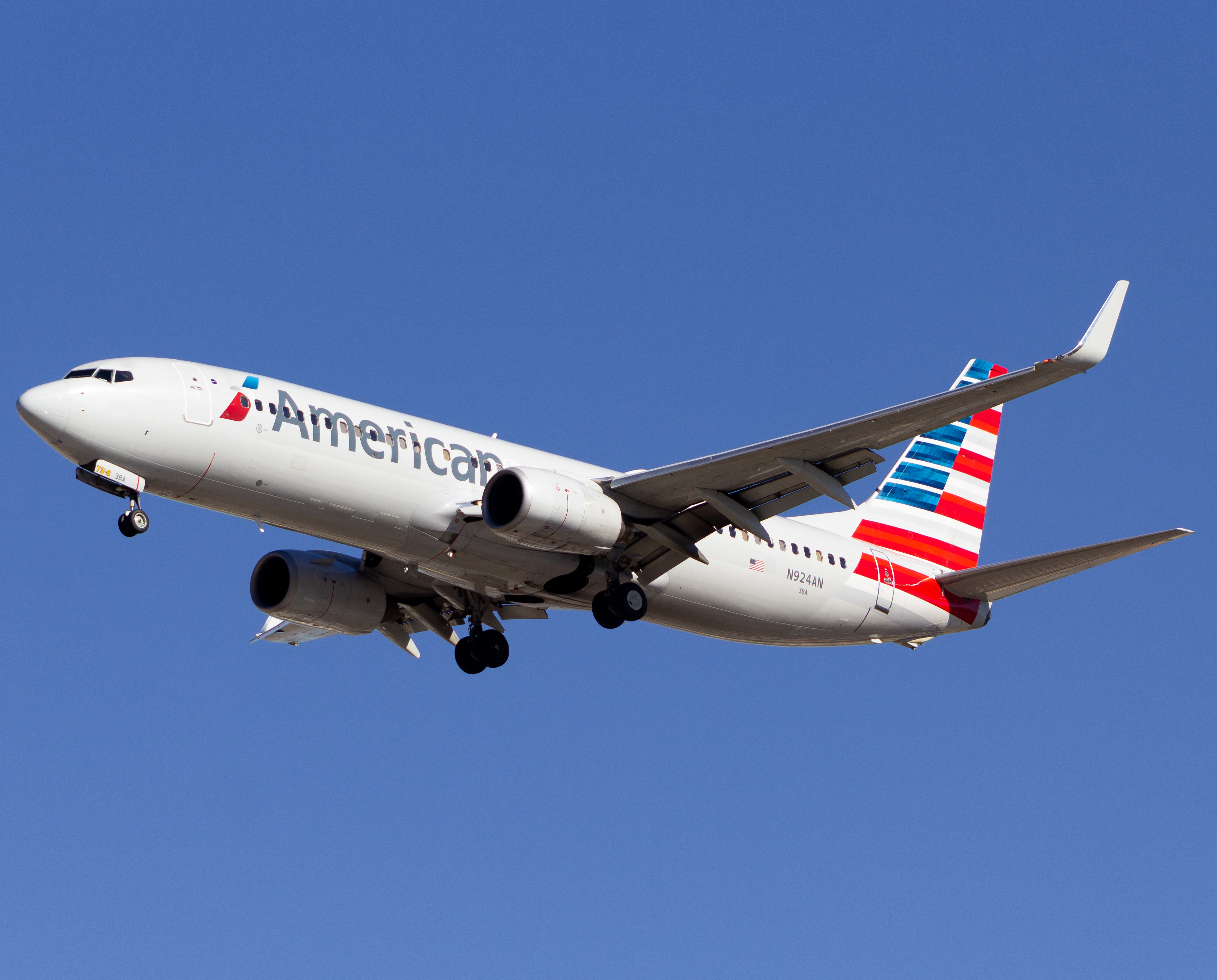 Full size: American Airlines Boeing 737-800 N294AN at Harry Reid International Airport