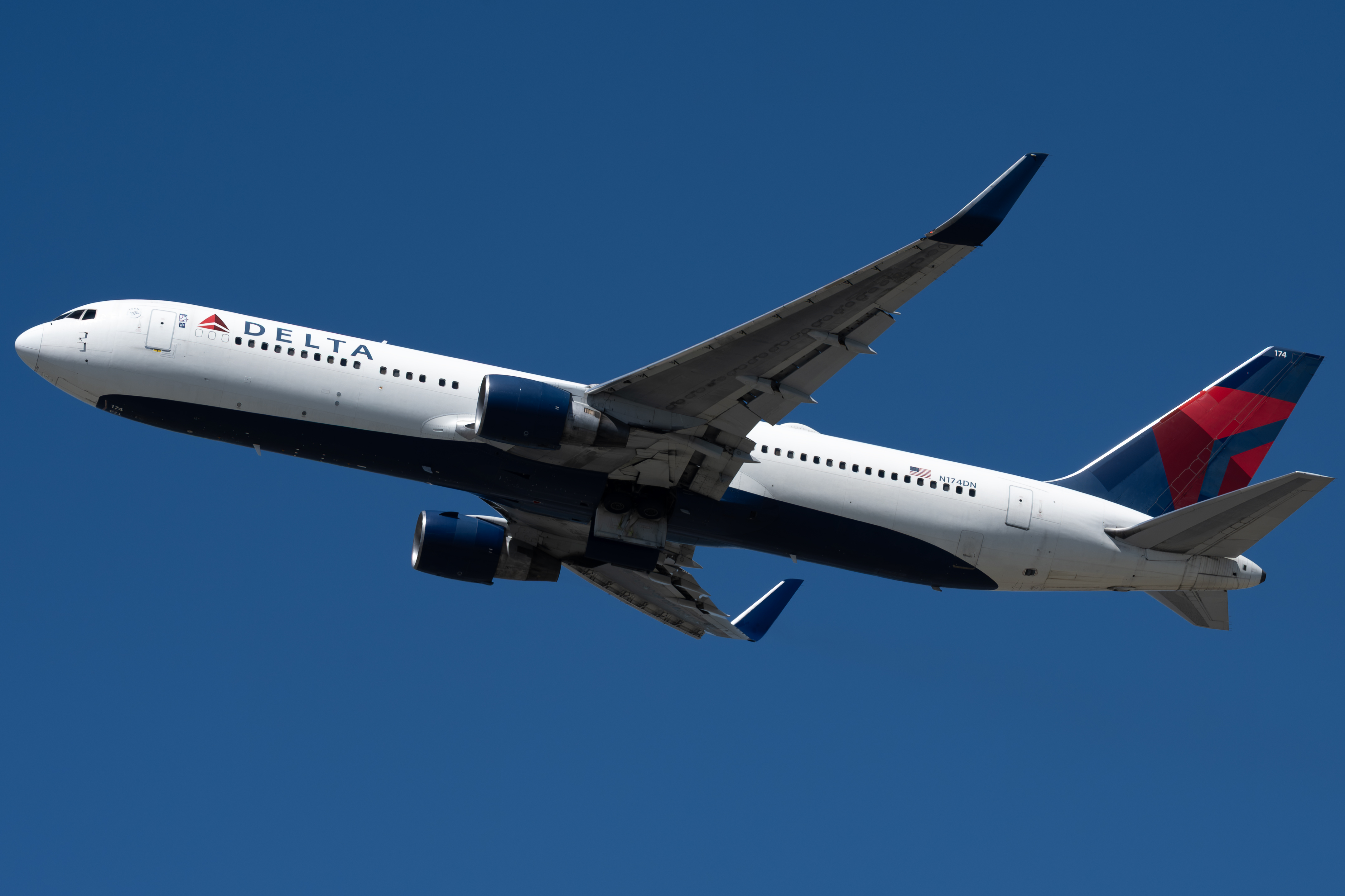 Full size: Delta Airlines Boeing 767-300ER N174DN at San Francisco International Airport