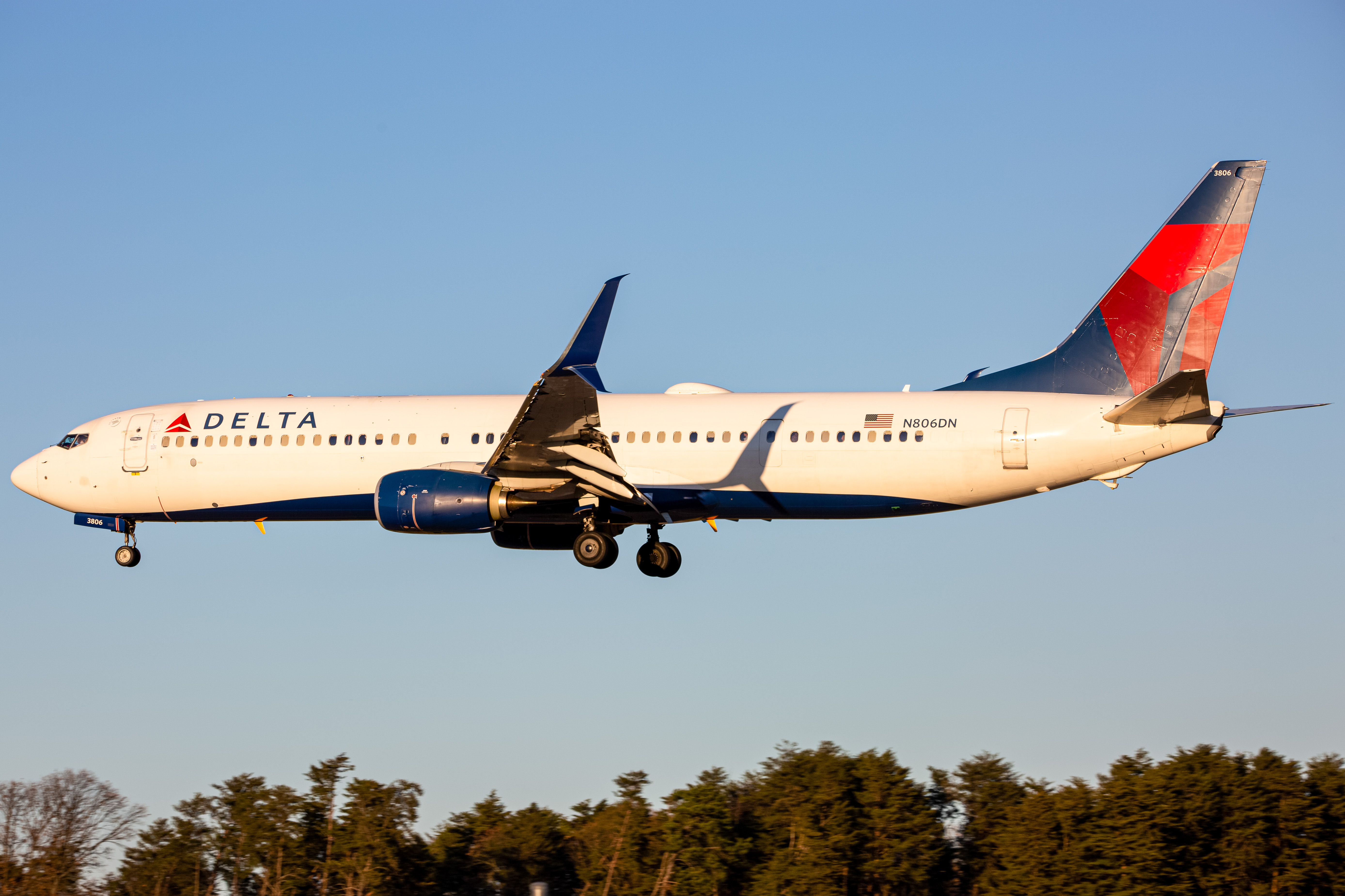 Full size: Delta Airlines Boeing 737-900ER N806DN at Baltimore/Washington International Thurgood Marshall Airport