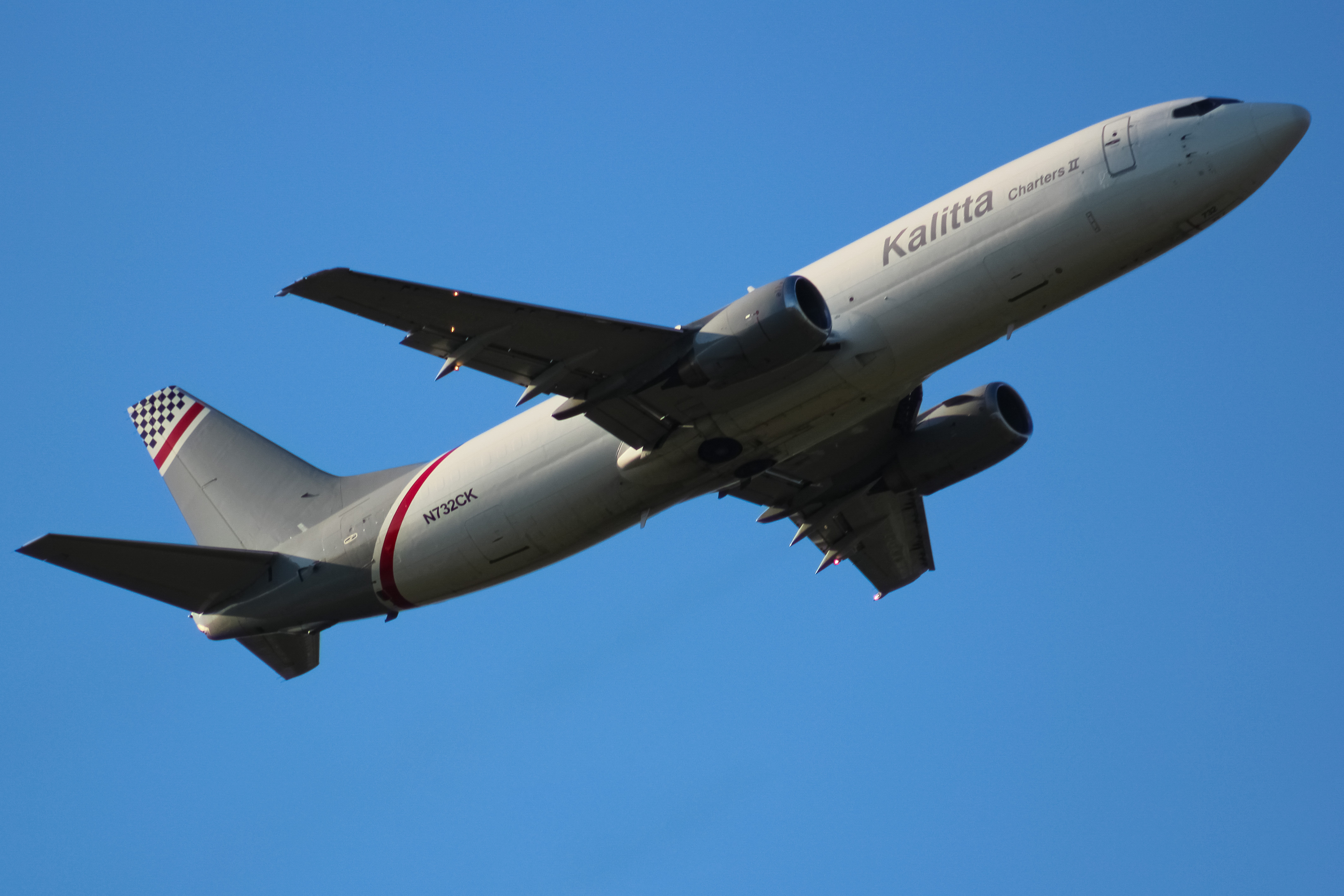 Full size: Kalitta Charters Boeing 737-400 N732CK at Cincinnati/Northern Kentucky International Airport