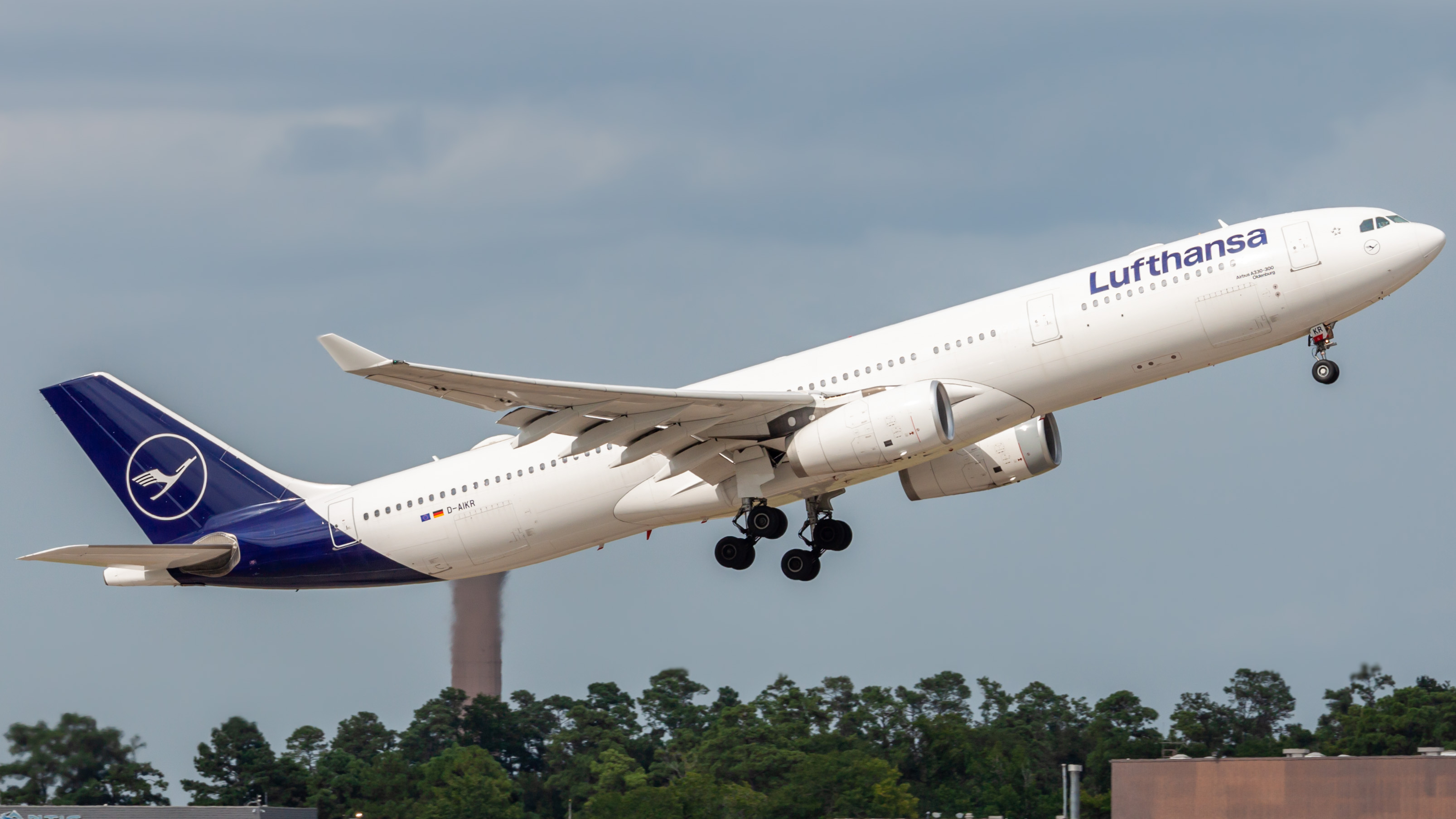 Full size: Lufthansa Airbus A330-300 D-AIKR at Houston-George Bush Intercontinental Airport