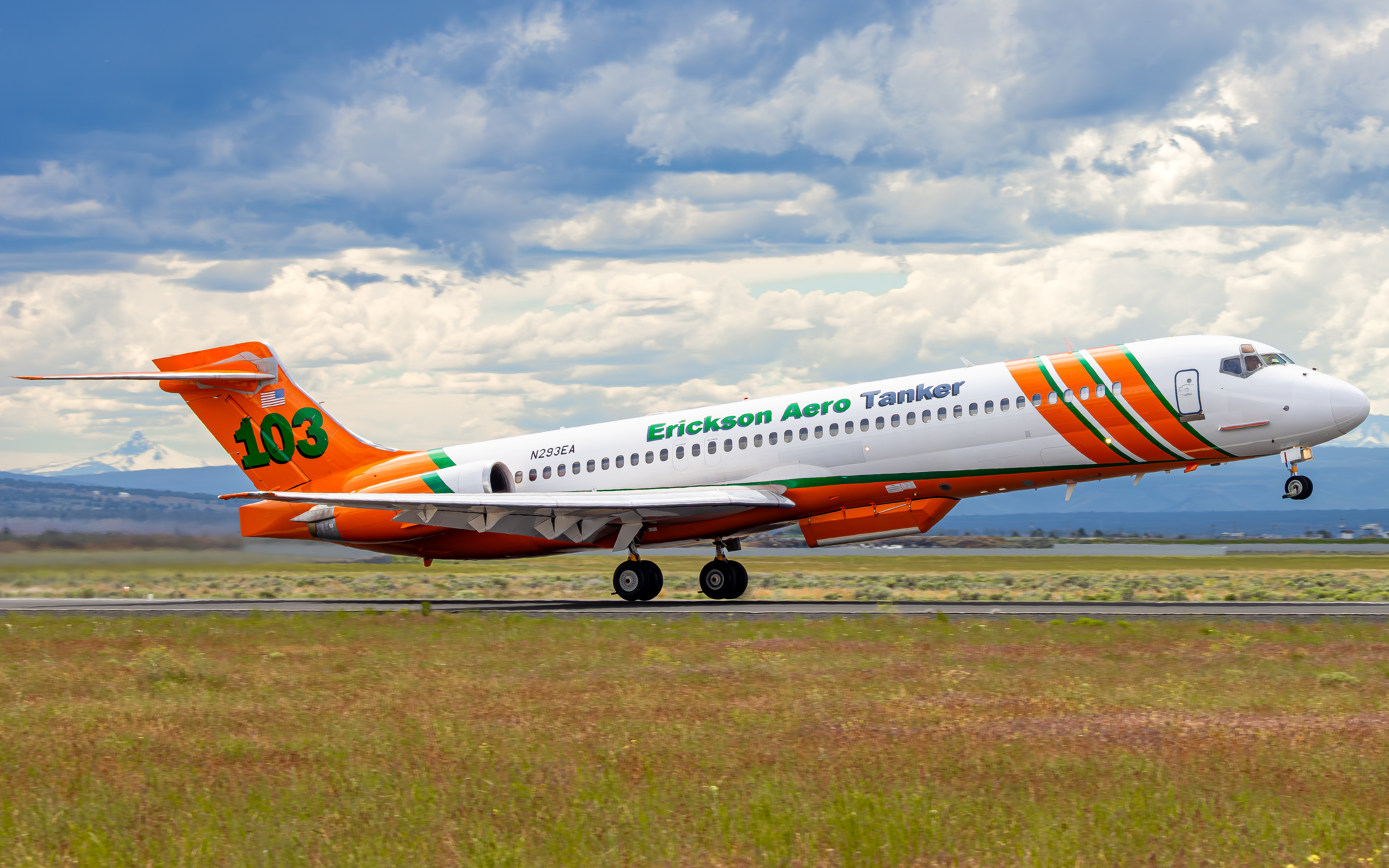 Full size: Erickson Aero Tanker McDonnell Douglas MD-87 N293EA at Madras Municipal Airport