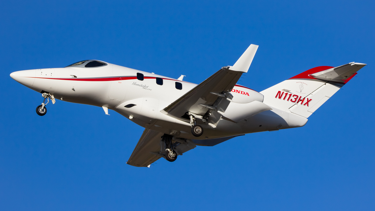 Full size: PRIVATE HA-420 HondaJet N113HX at John Glenn Columbus International Airport