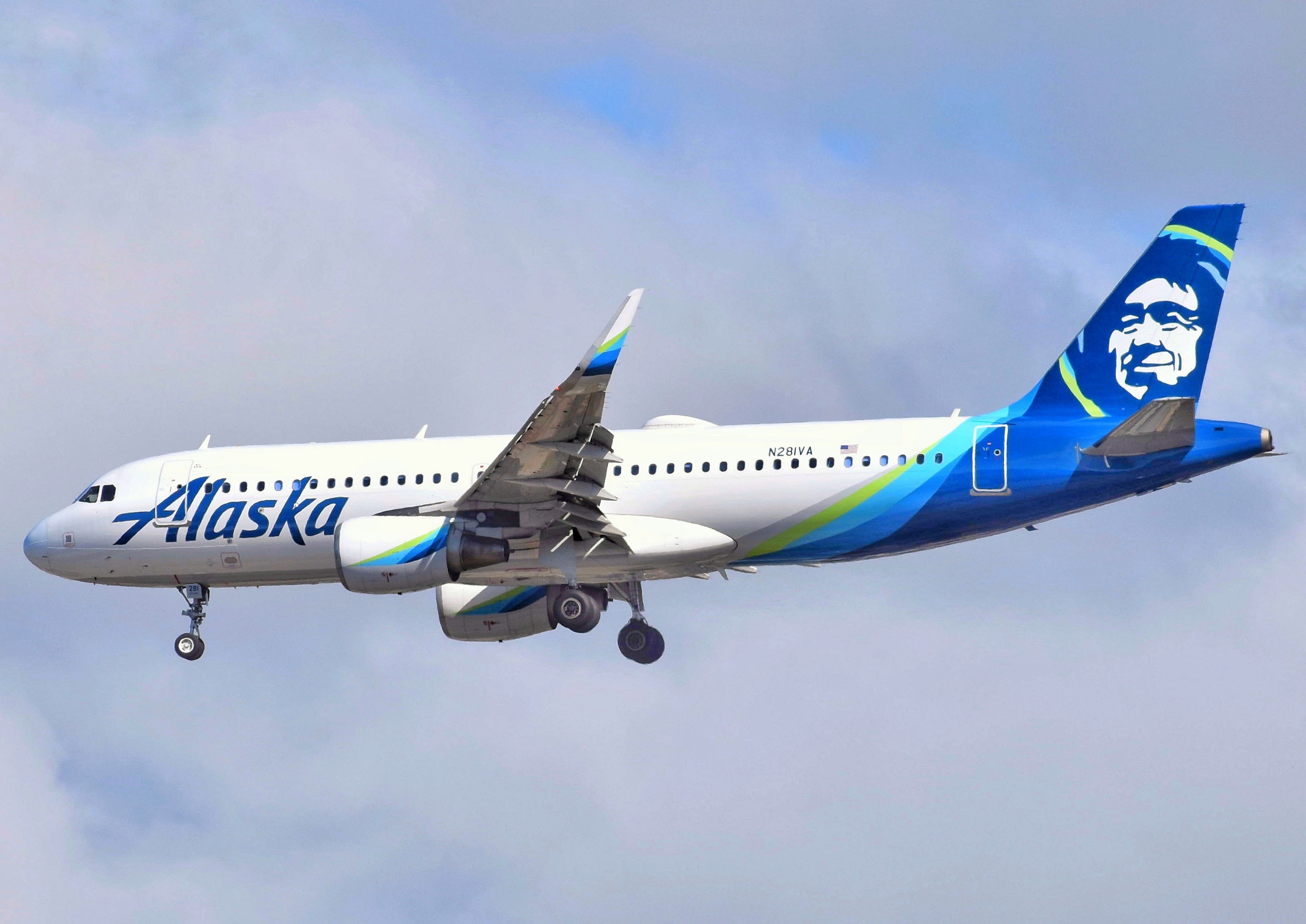 Full size: Alaska Airlines Aribus A320 N28IVA at San Diego International Airport