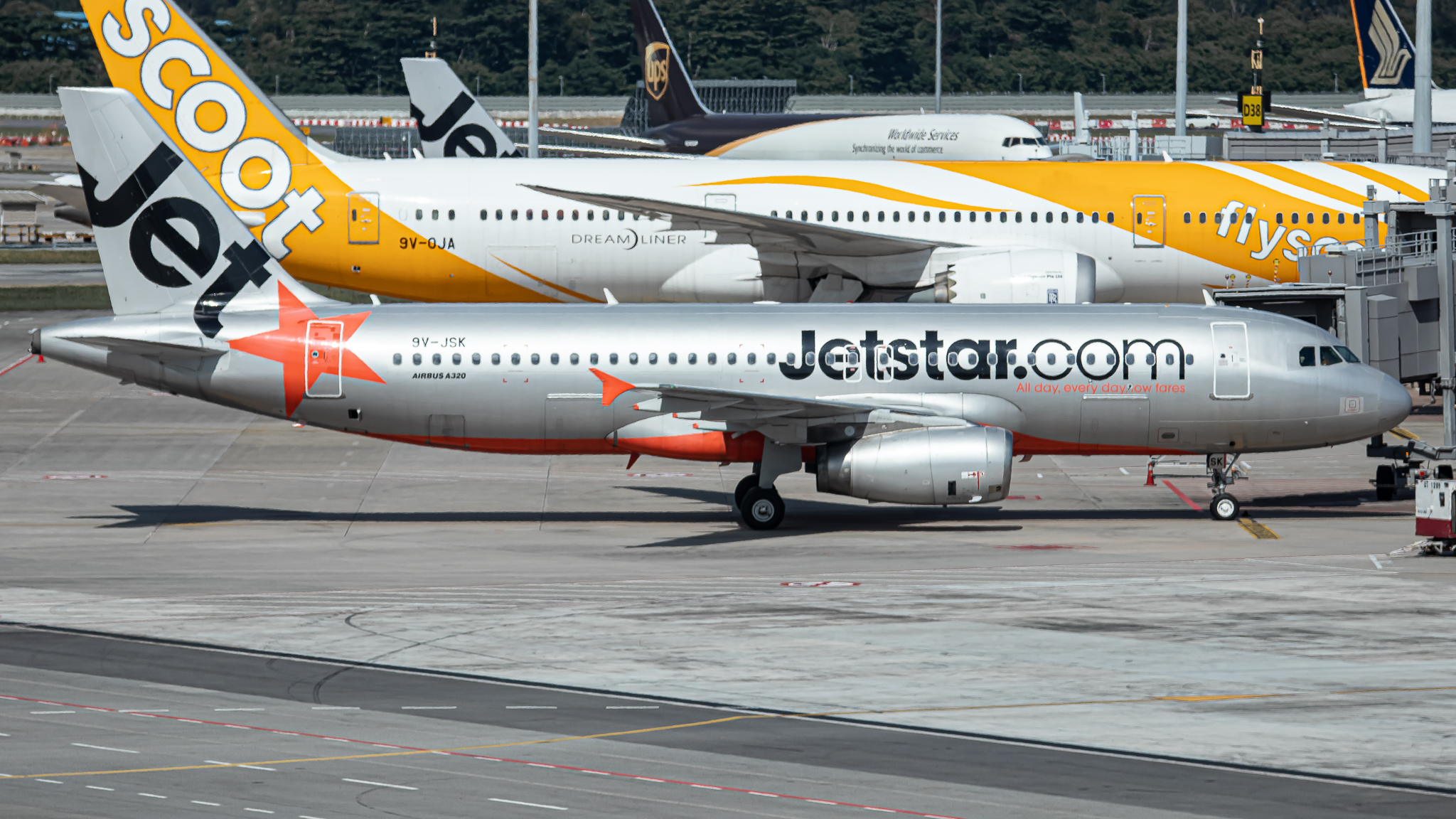 Full size: JetStar Asia Airbus A320 9V-JSK at Singapore-Changi Airport