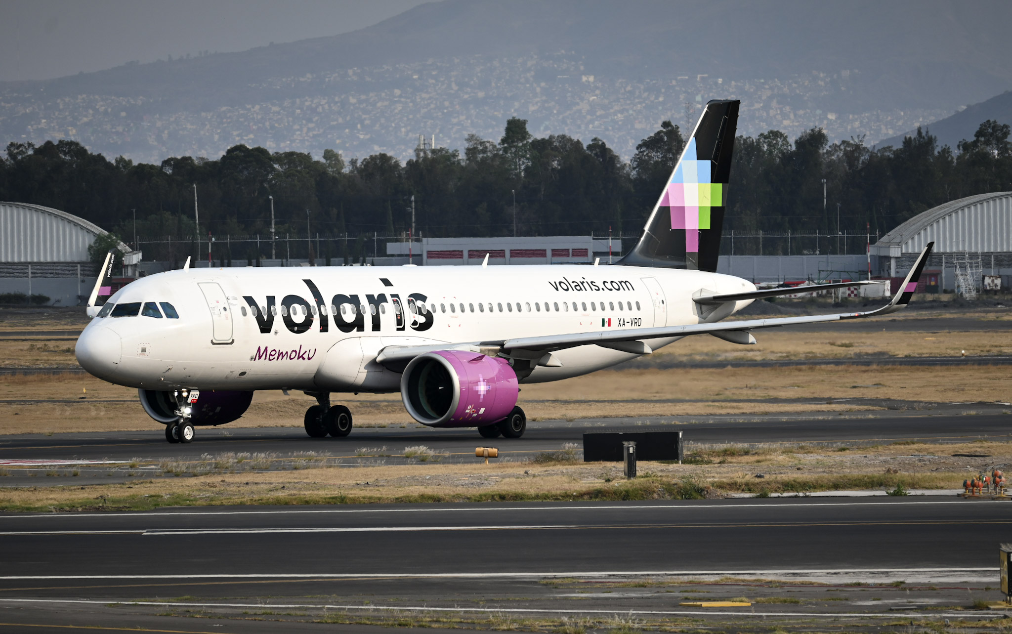 Full size: Volaris Airbus A320NEO XA-VRD at Mexico City International Airport