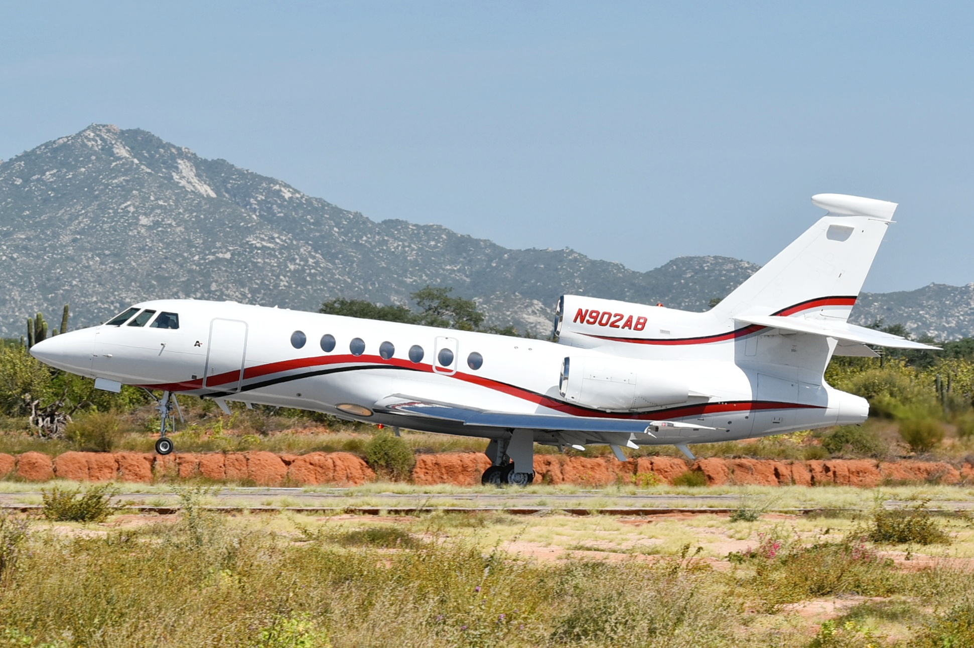 Full size: PRIVATE Dassault Falcon 50 N902AB at Aeropuerto de Cabo San Lucas Internacional