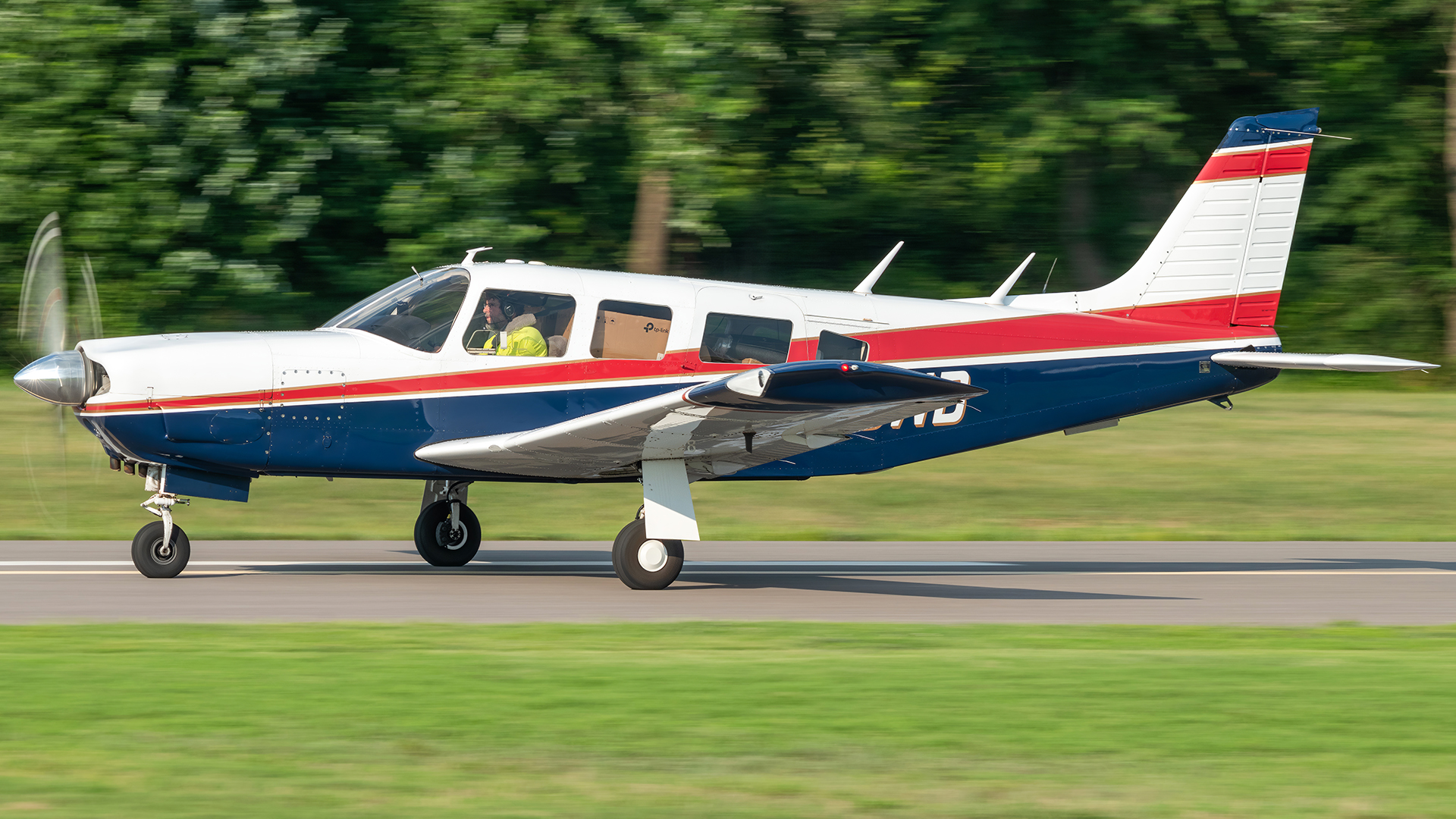 Full size: PRIVATE Piper PA-32 N976WB at College Park Airport