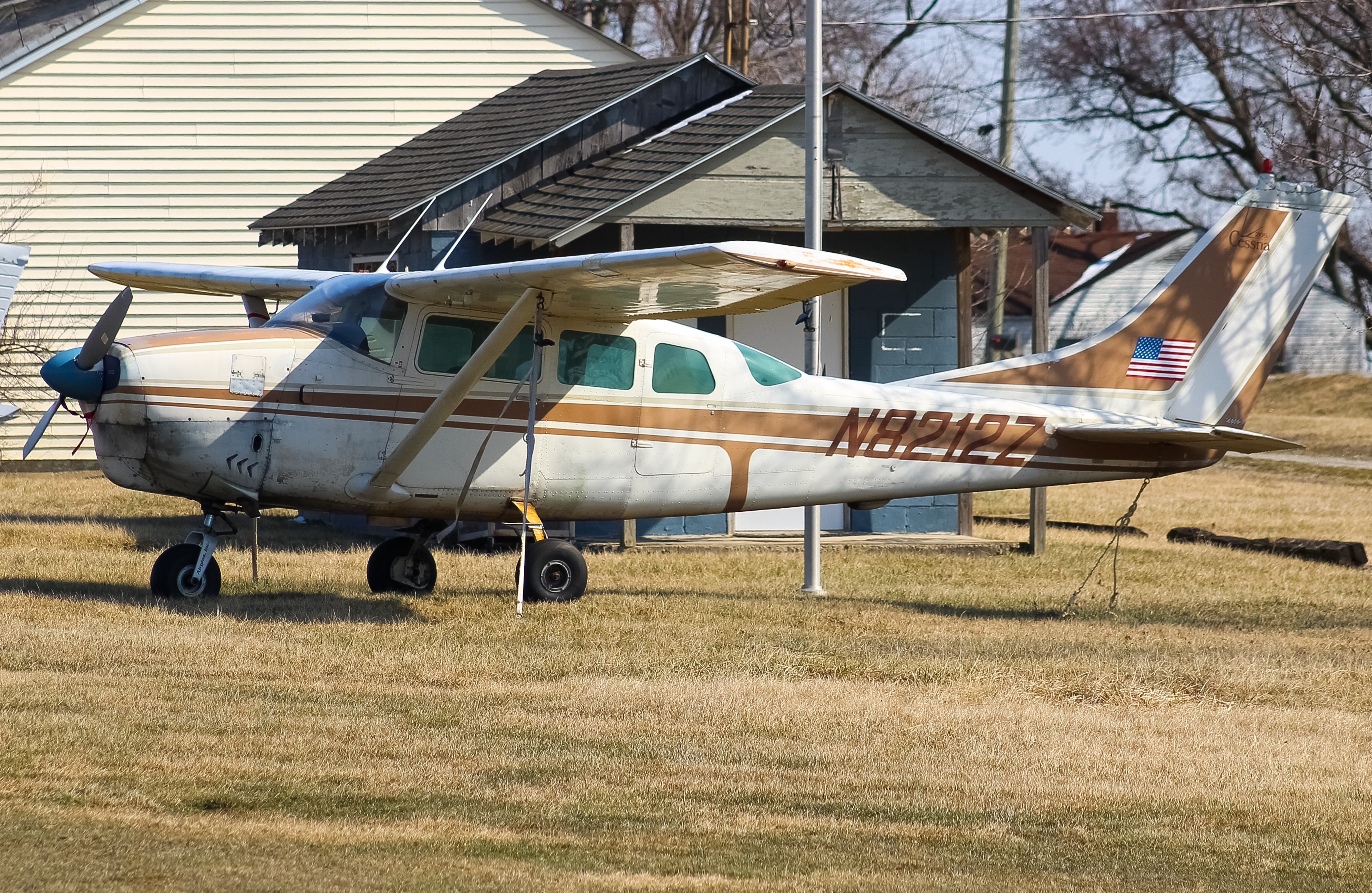 Full size: PRIVATE  Cessna 210 N8212Z at 