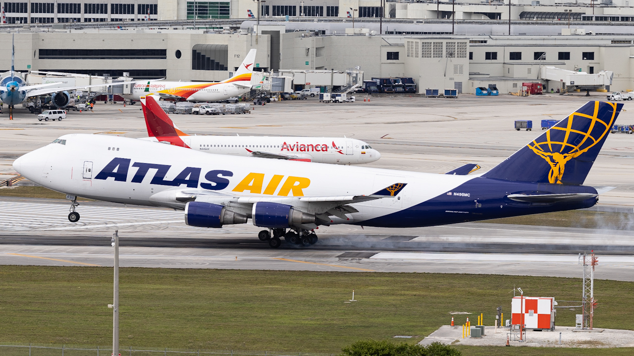 Full size: Atlas Air Boeing 747-400F N498MC at Miami International Airport