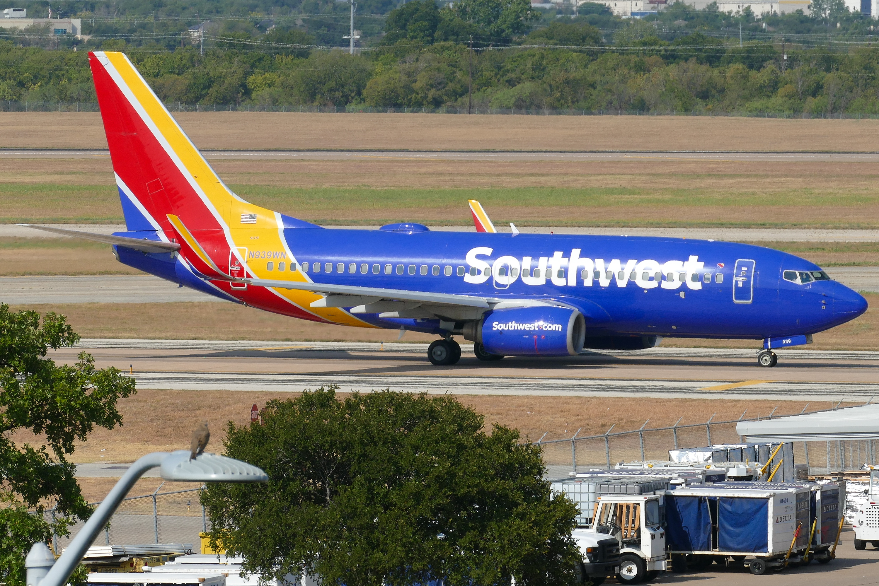 Full size: Southwest Airlines Boeing 737-700 N939WN at Austin-Bergstrom International Airport