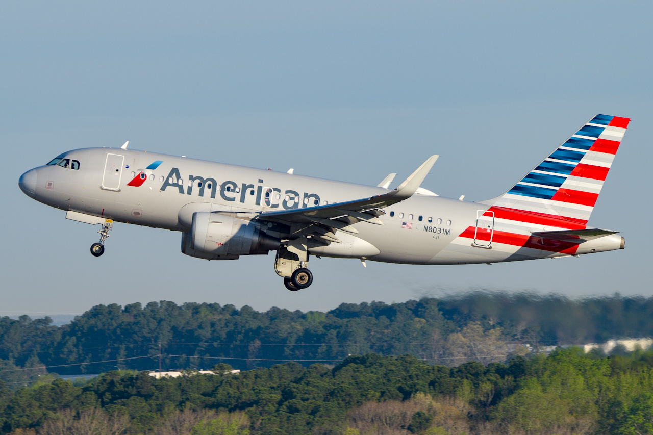 Full size: American Airlines Airbus A319 N8031M at Raleigh-Durham International Airport