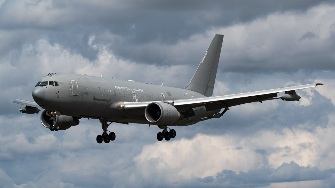 Full size: Italian Air Force Boeing KC-767 MM62227 at Fairford Airport