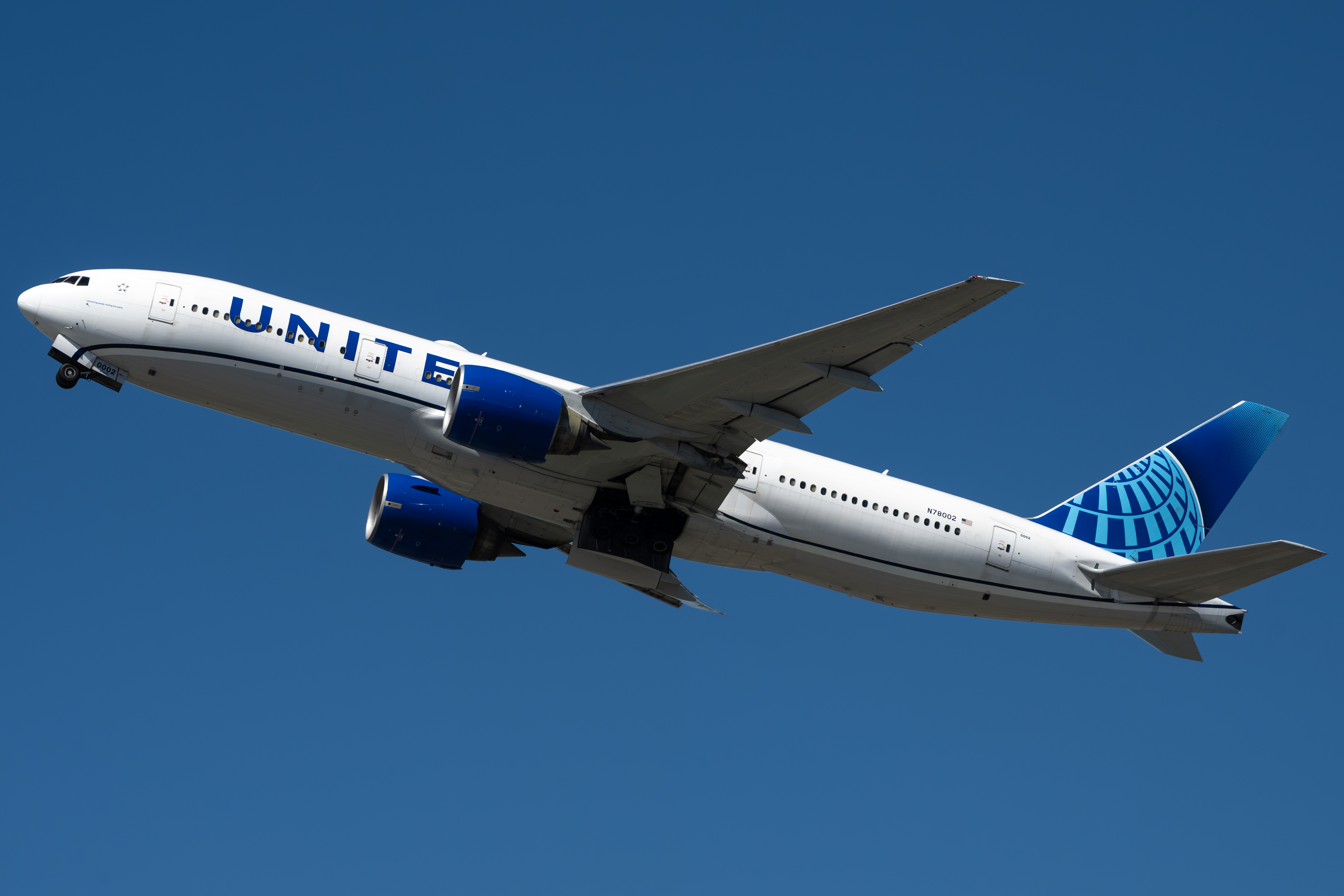 Full size: United Airlines Boeing 777-200ER N78002 at San Francisco International Airport