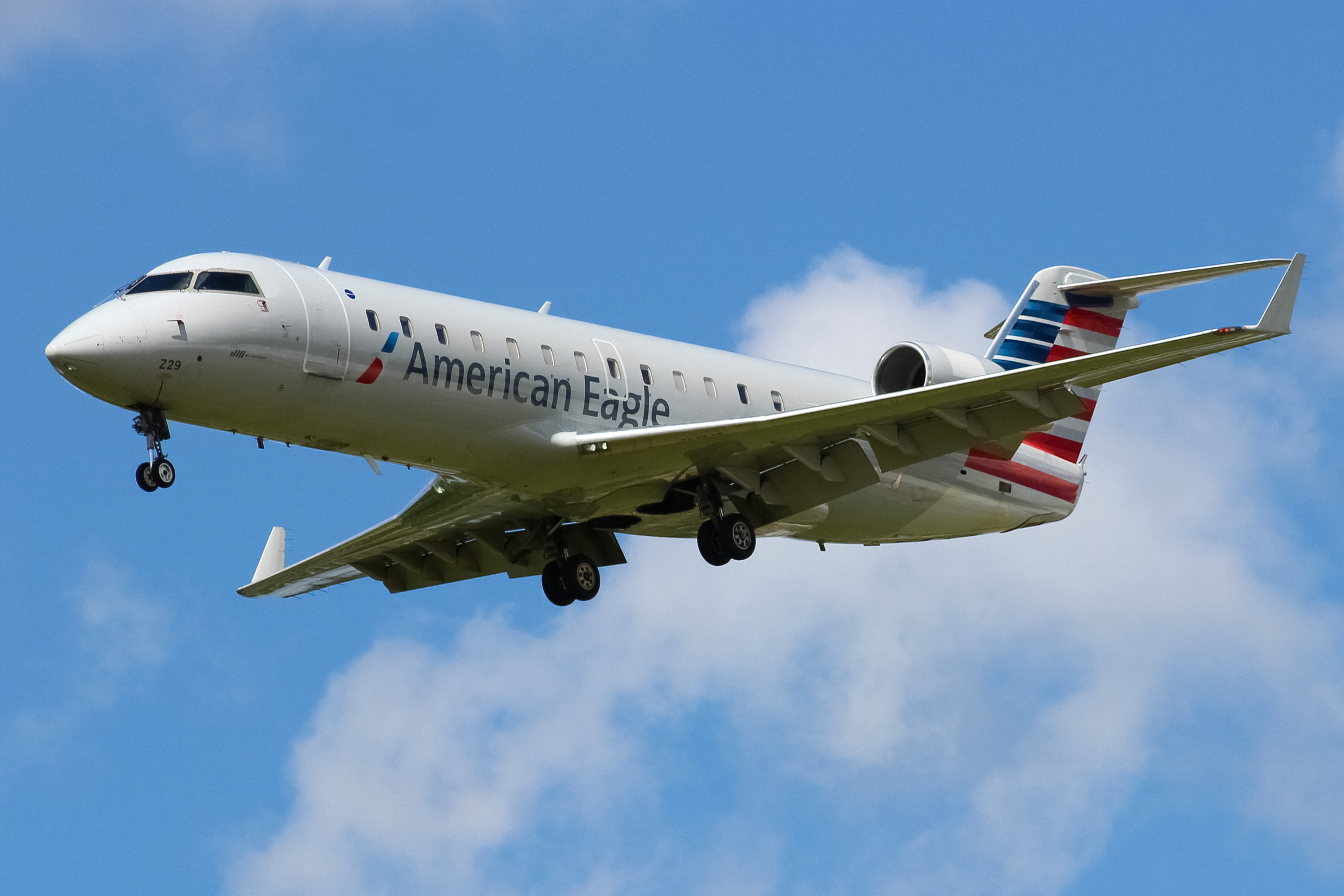 Full size: American Eagle Mitsubishi CRJ-200 N429AW at Cincinnati/Northern Kentucky International Airport