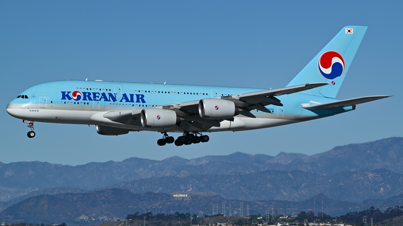 Full size: Korean Air Airbus A380-800 HL7621 at Los Angeles International Airport