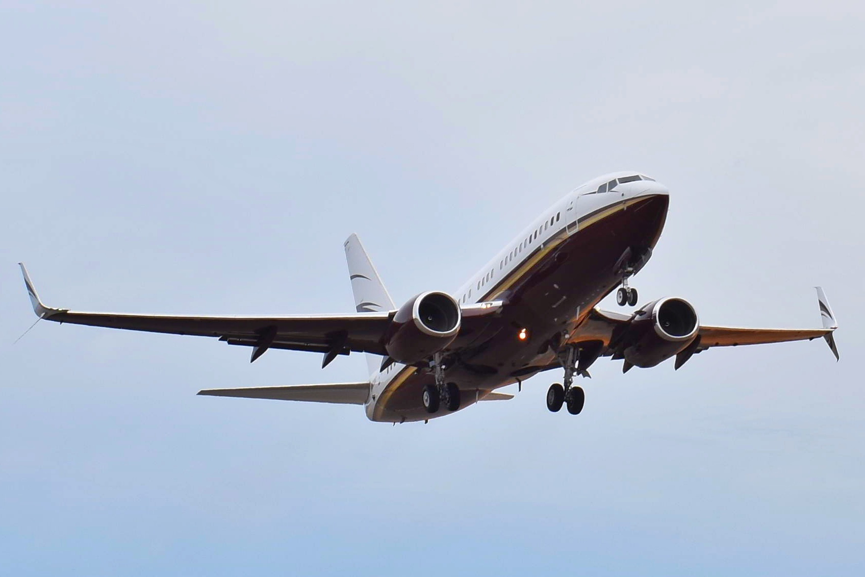 Full size: Boeing Businesses Jet  Boeing 737-700 N162WC at Aeropuerto de Cabo San Lucas Internacional