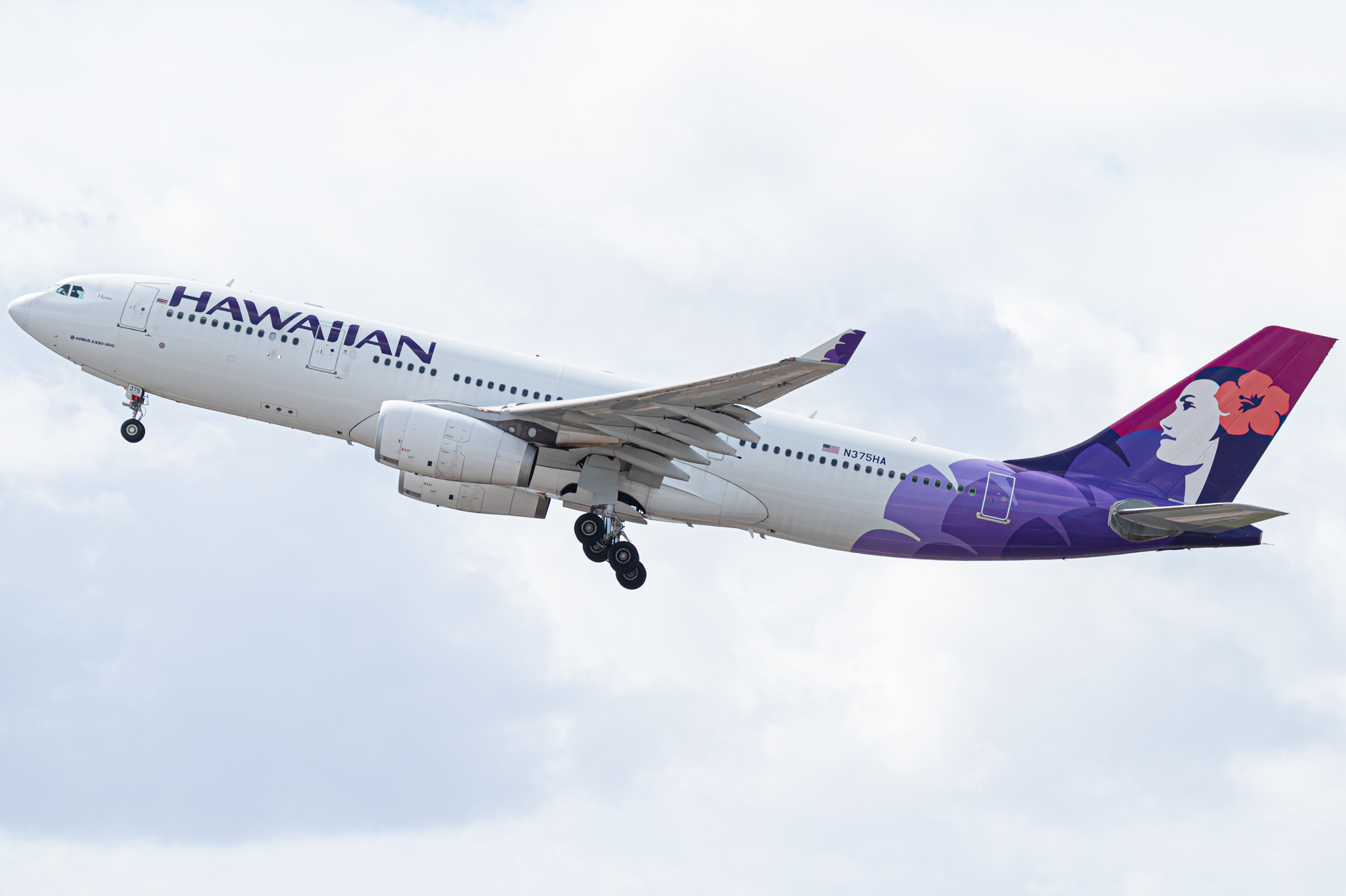 Full size: Hawaiian Airlines Airbus A330-200 N375HA at Daniel K Inouye International Airport