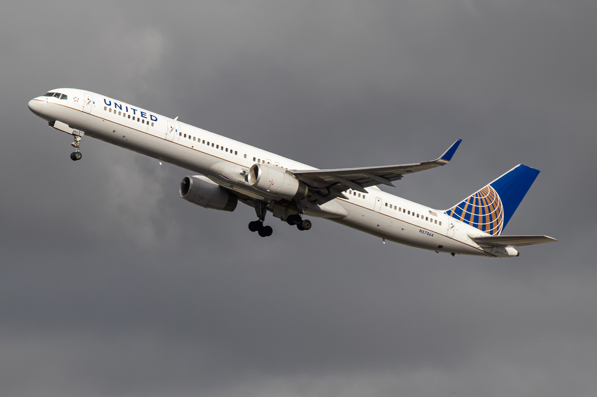 Full size: United Airlines  Boeing 757-300 N57864 at Los Angeles International Airport