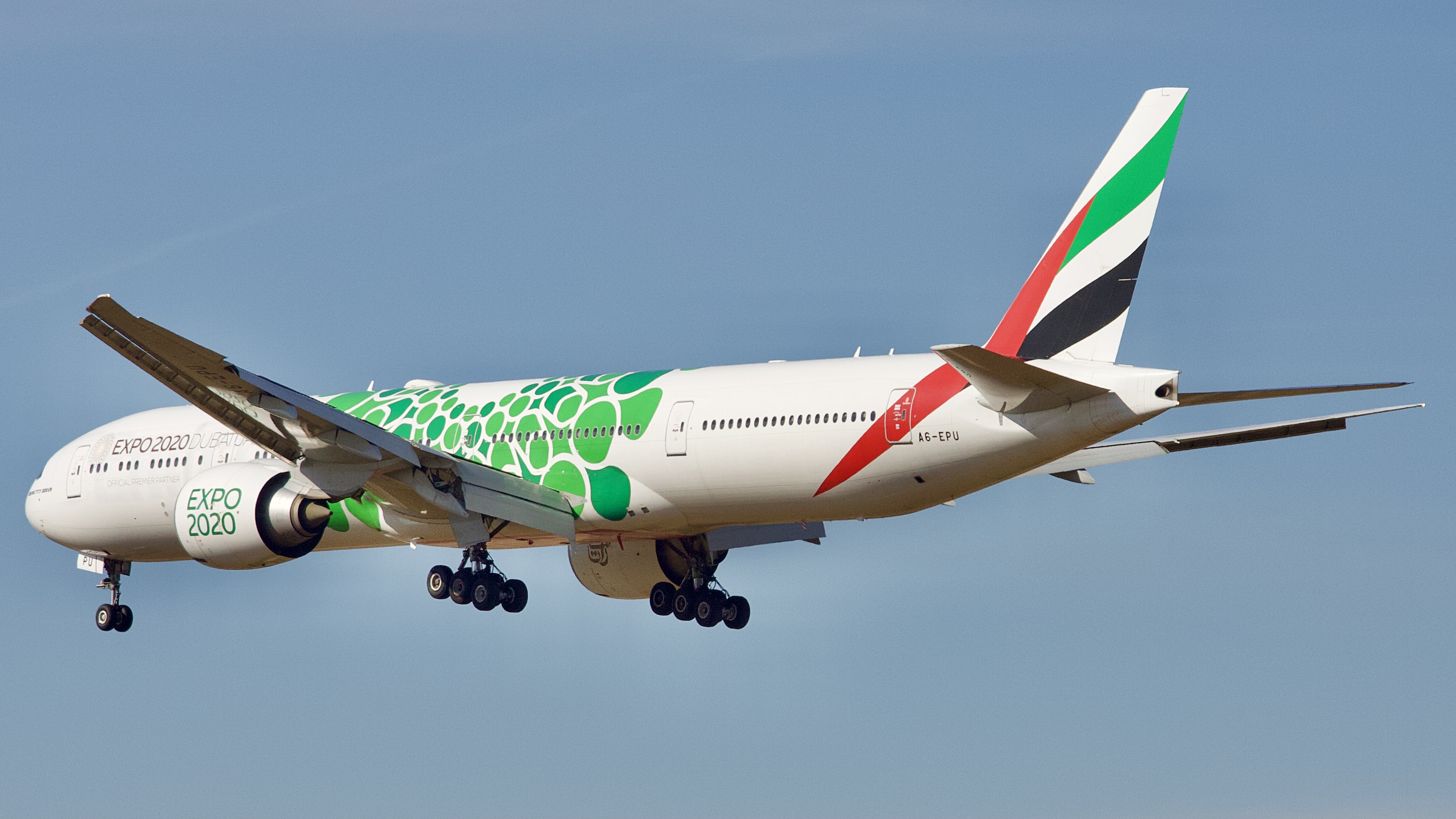 Full size: Emirates Boeing 777-300ER A6-EPU at Houston-George Bush Intercontinental Airport