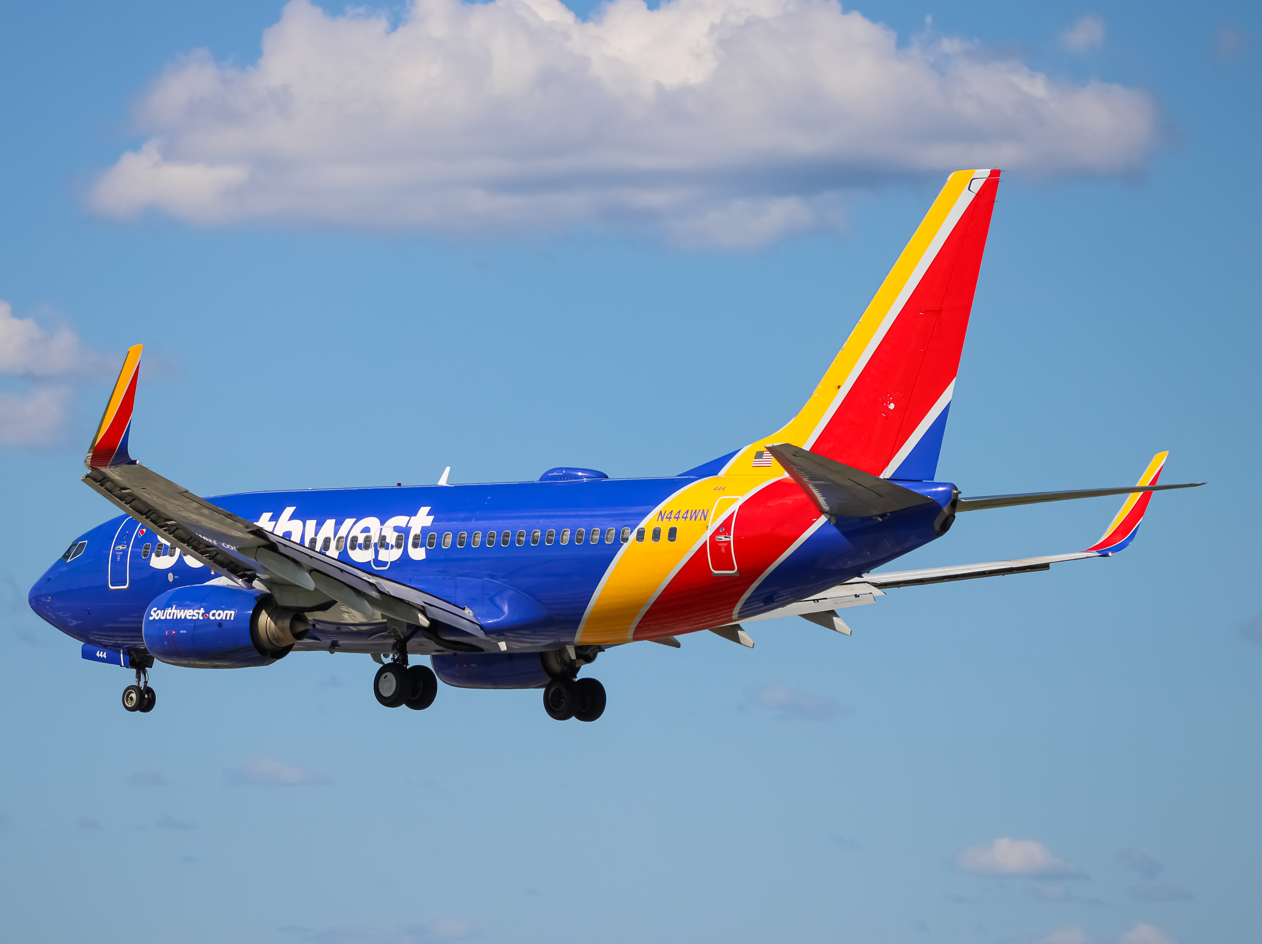 Full size: Southwest Airlines Boeing 737-700 N444WN at Baltimore/Washington International Thurgood Marshall Airport