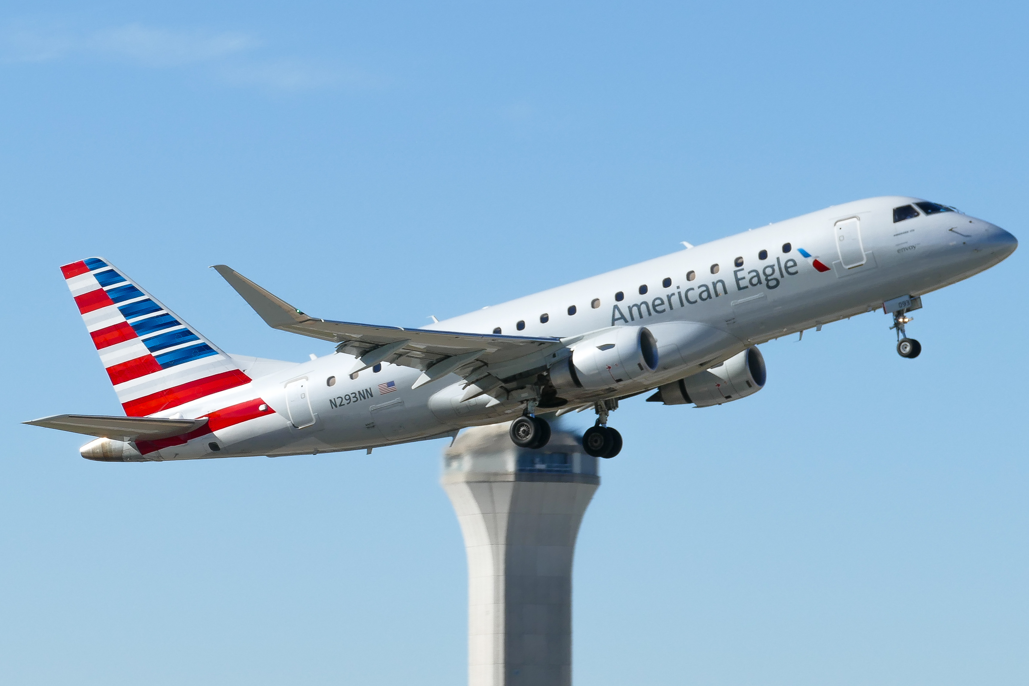 Full size: American Eagle Embraer E175 N293NN at Austin-Bergstrom International Airport