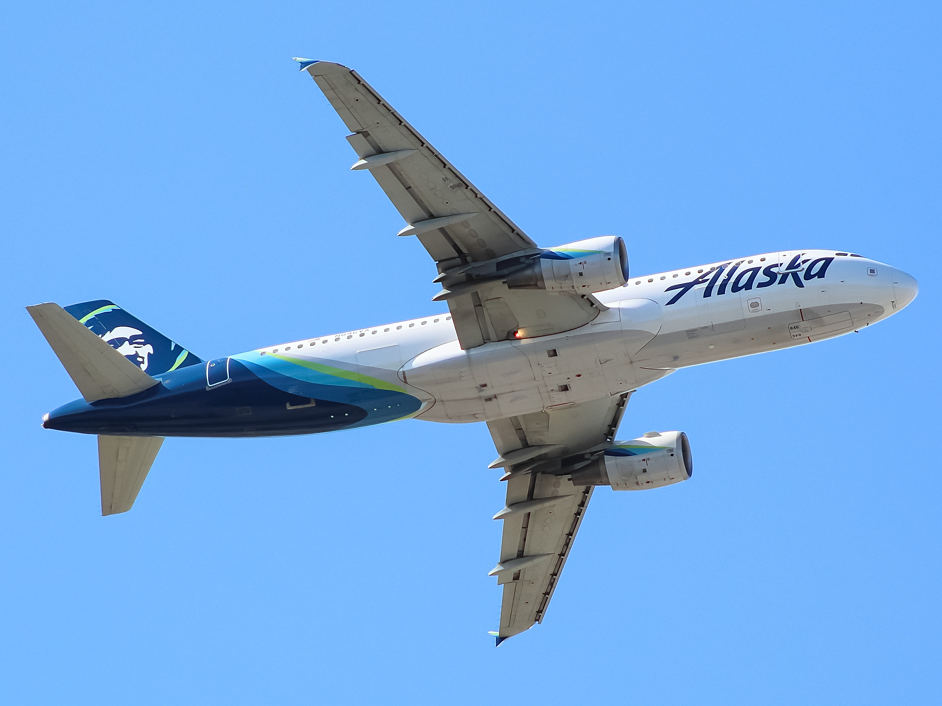Full size: Alaska Airlines Airbus A320 N846VA at Chicago O'Hare International Airport