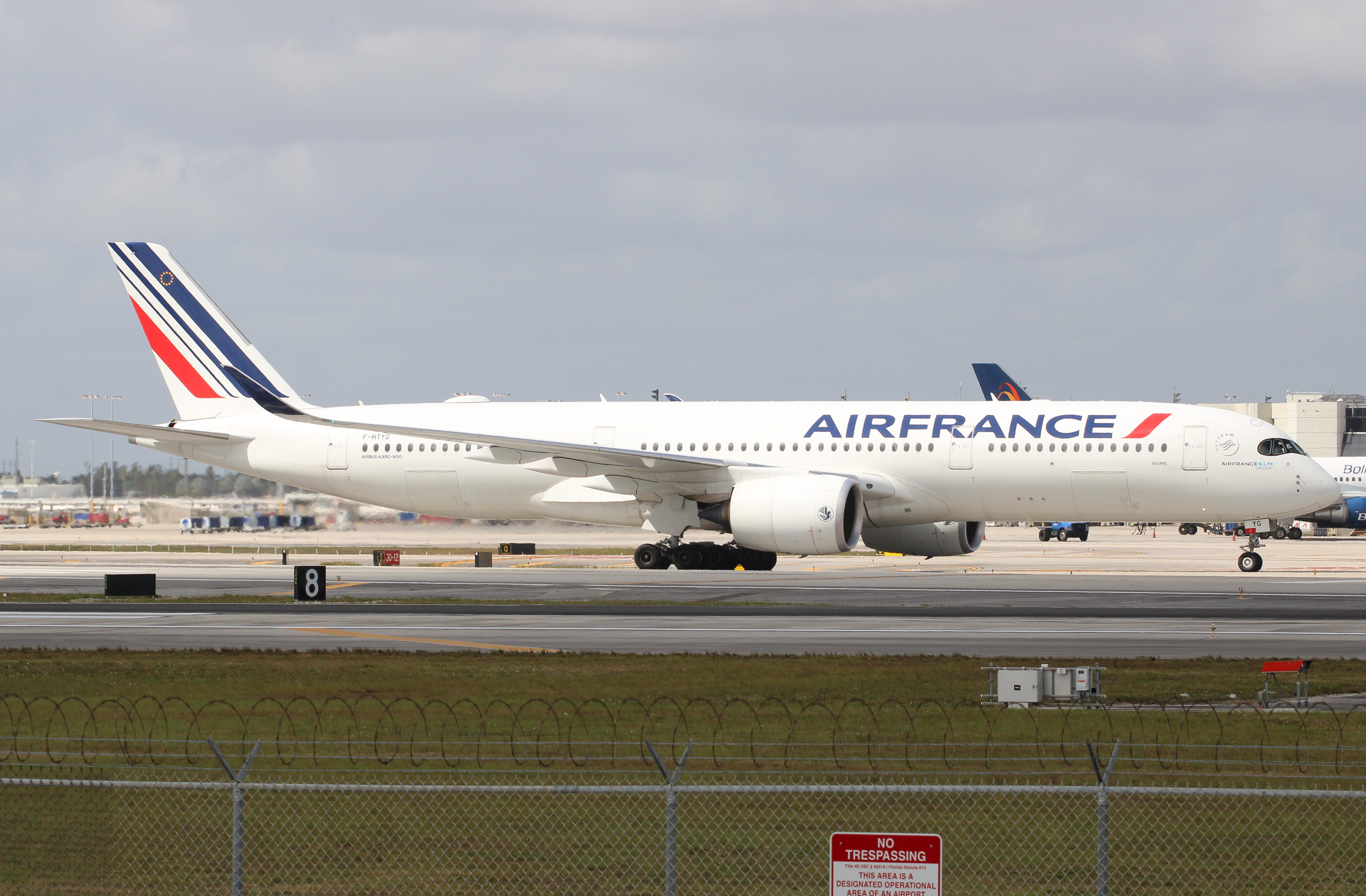 Full size: Air France Airbus A350-900 F-HTYG at Miami International Airport