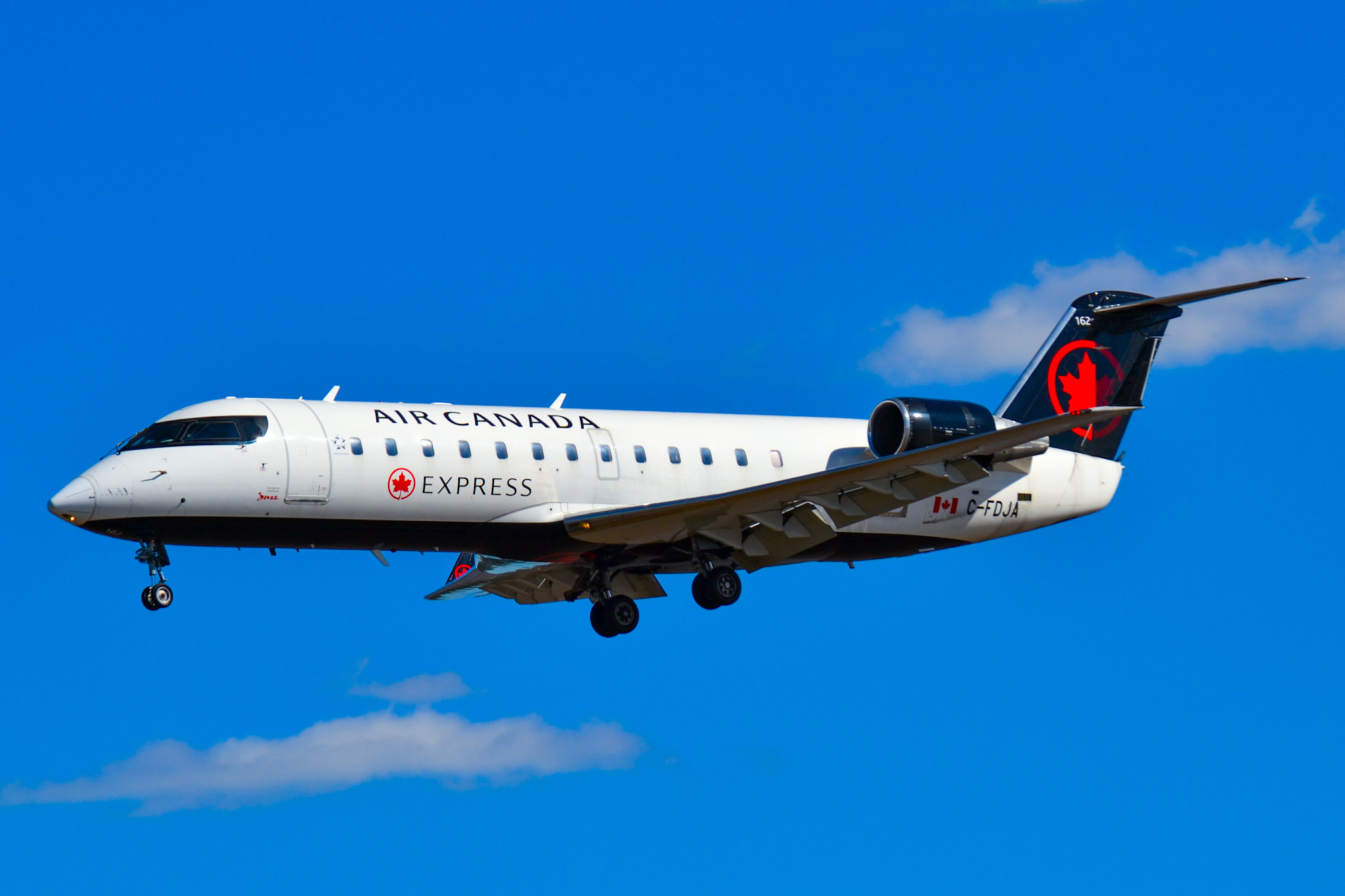 Full size: Air Canada Express Mitsubishi CRJ-200 C-FDJA at Ronald Reagan National Airport