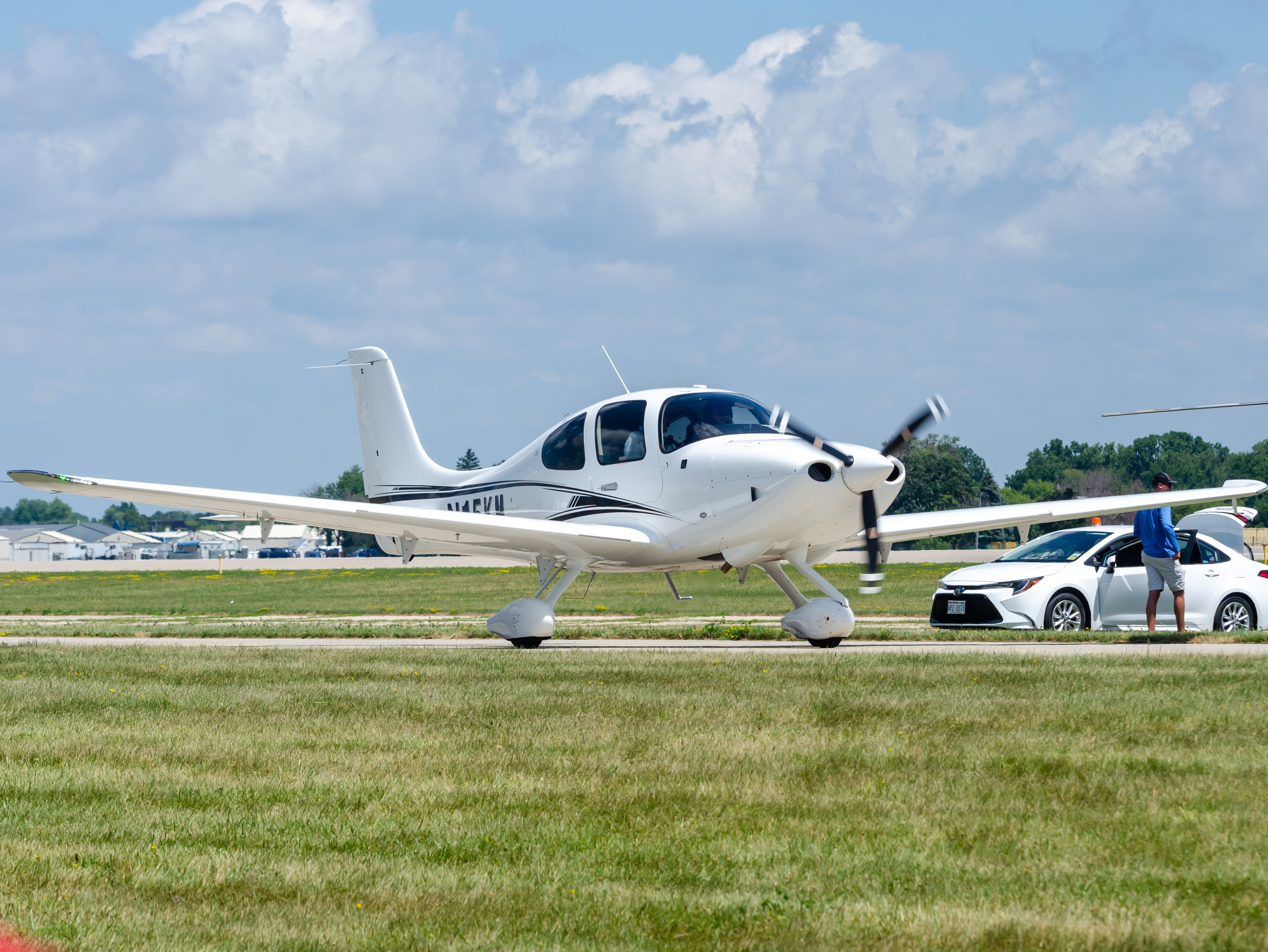 Full size: PRIVATE Cirrus SR-20 N15KM at Wittman Regional Airport