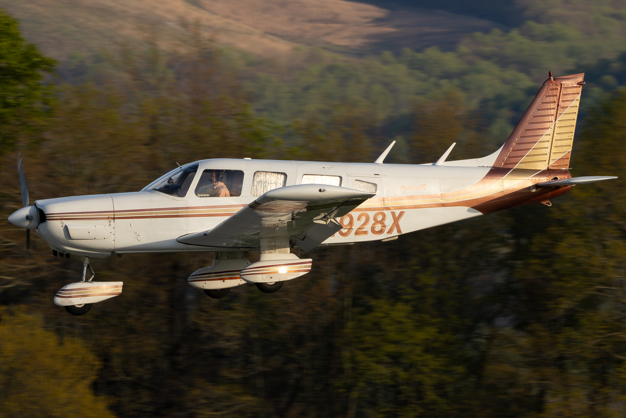Full size: PRIVATE Piper PA-32-300 Cherokee Six N2928X at Latrobe Arnold Palmer Regional Airport