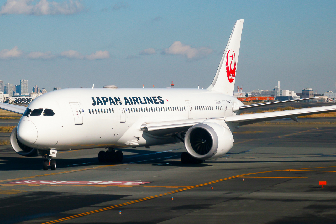 Full size: Japan Airlines Boeing 787-8 JA847J at Tokyo-Haneda Airport