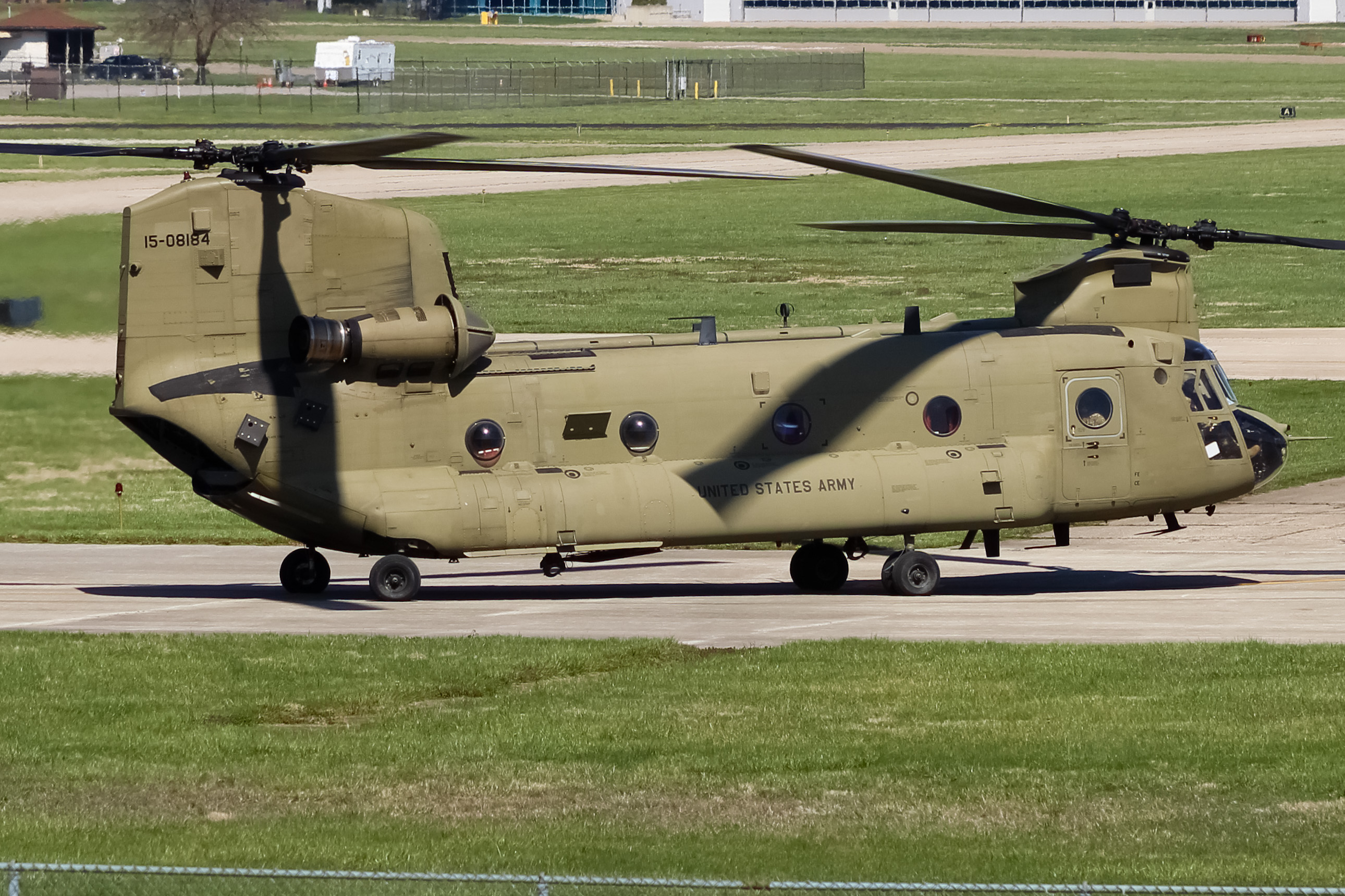 Full size: USA- United States Army Boeing CH-47 Chinook 15-08184 at Cincinnati Municipal Airport/Lunken Field