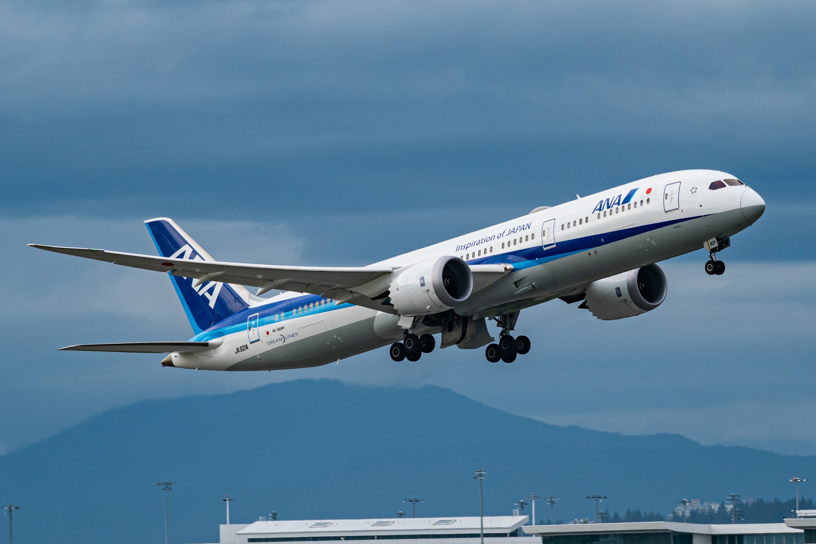 Full size: All Nippon Airways Boeing 787-9 JA921A at Vancouver International Airport