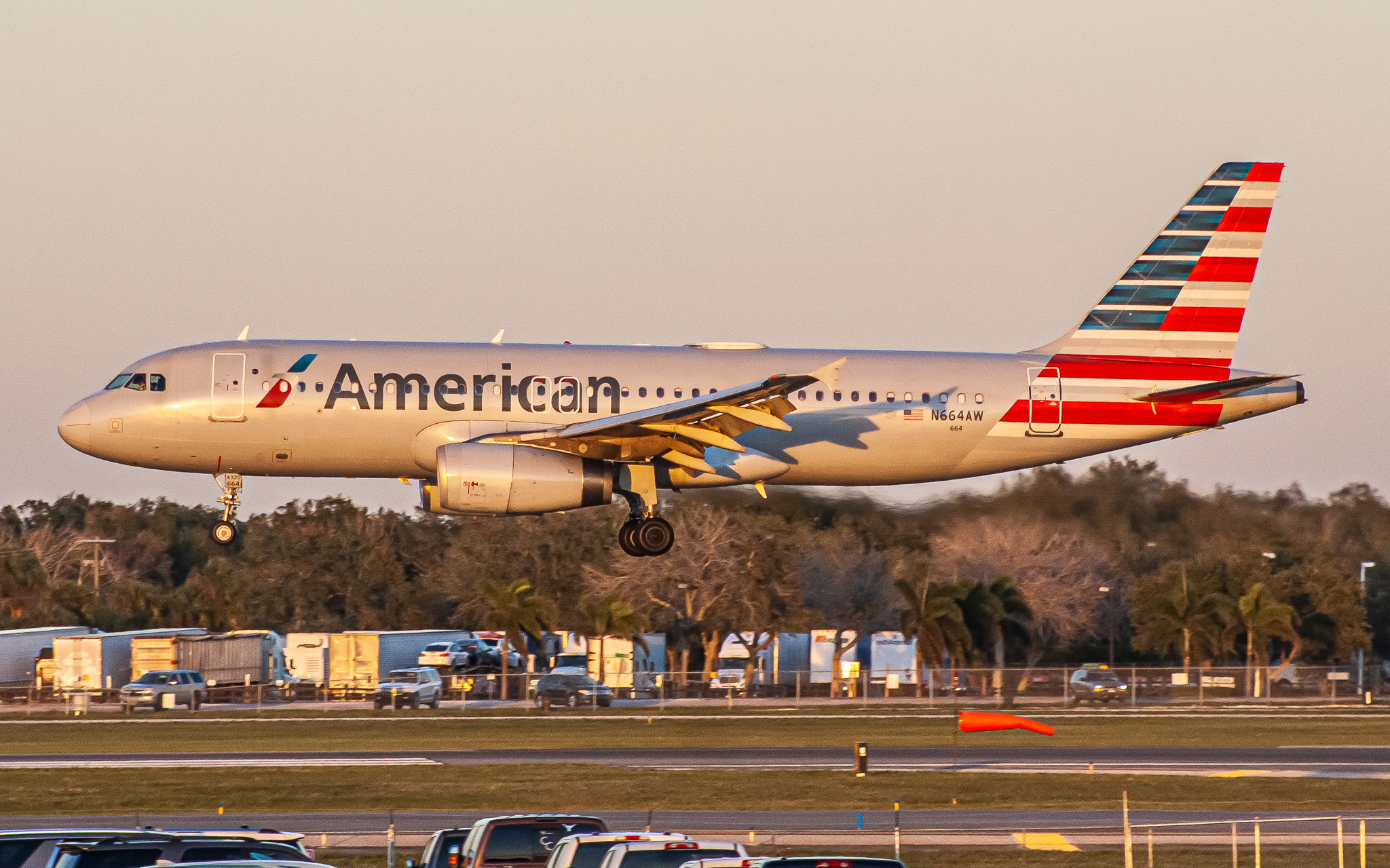 Full size: American Airlines Airbus A319 N664AW at Sarasota/Bradenton International Airport