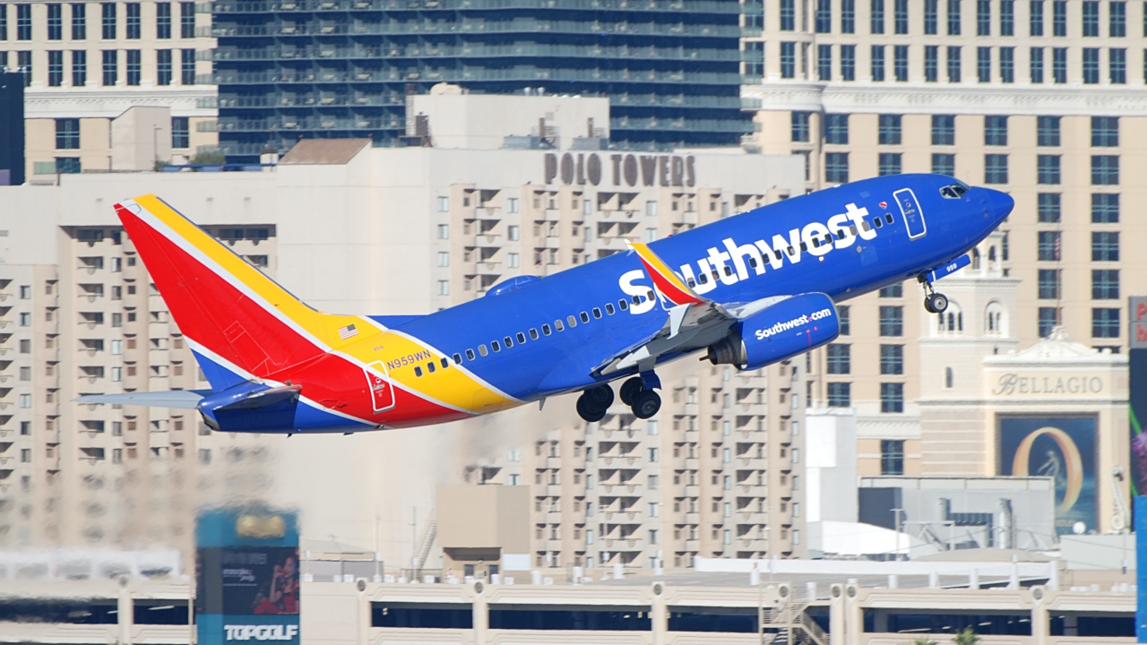 Full size: Southwest Airlines Boeing 737-700 N959WN at Harry Reid International Airport