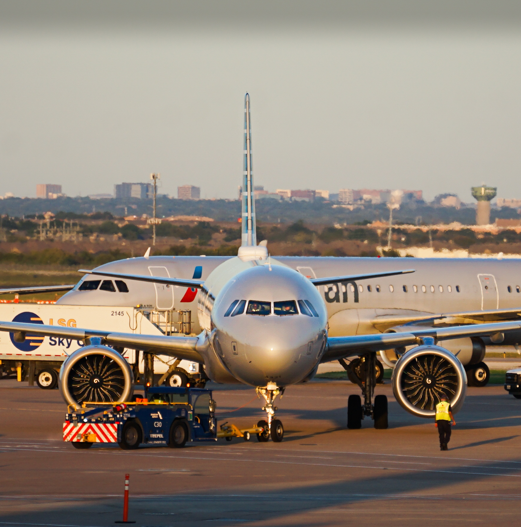 Full size: American Airlines Airbus A321NEO N409AA at Dallas-Fort Worth International Airport