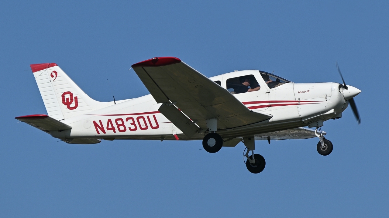 Full size: PRIVATE Piper PA-28 N4830U at Norman University of Oklahoma Westheimer Airport