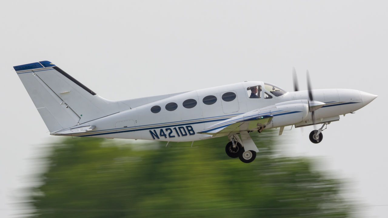 Full size: PRIVATE Cessna 421 N421DB at John Glenn Columbus International Airport